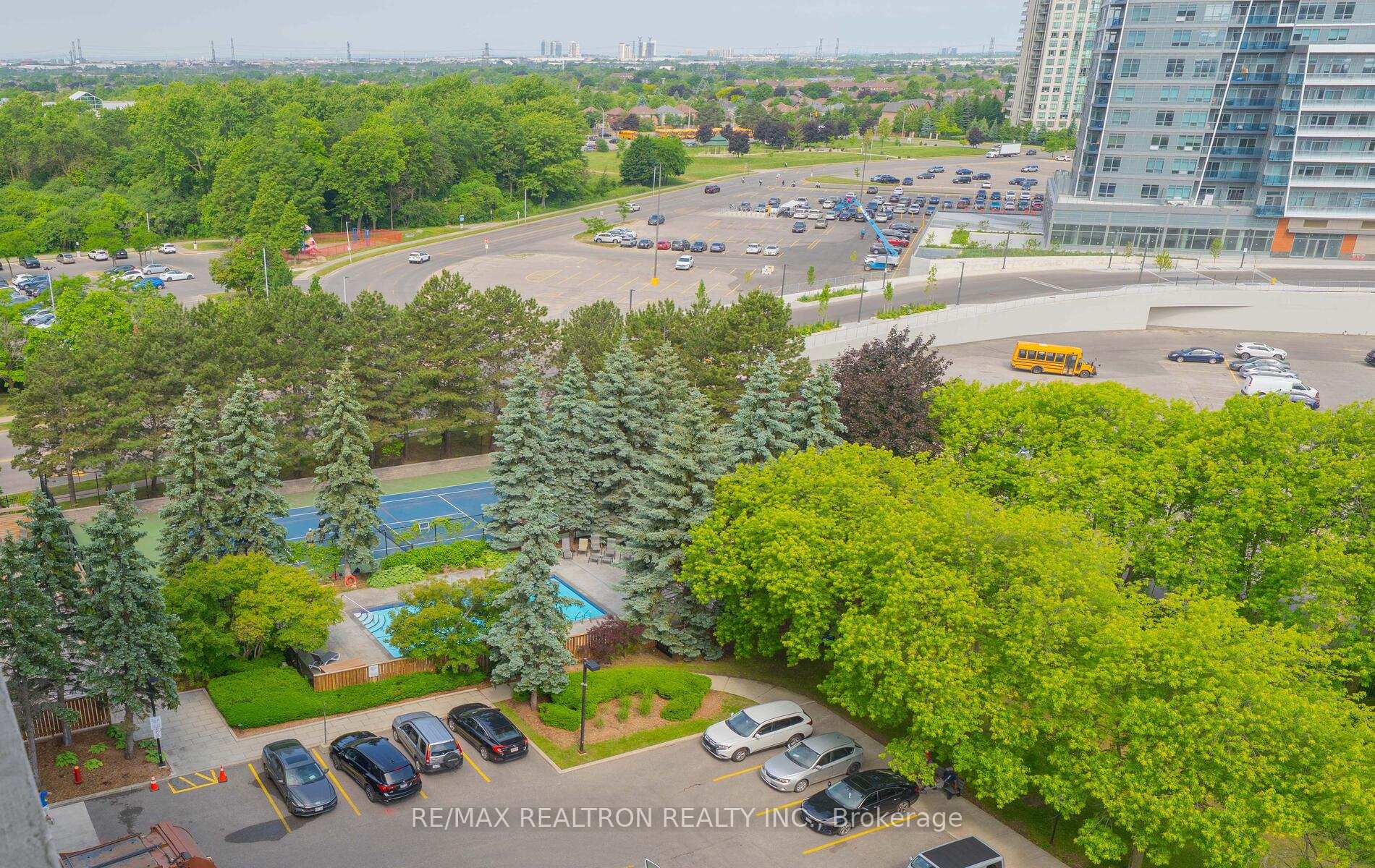 2 Bedrooms Condo at 7420 Bathurst, Vaughan For sale