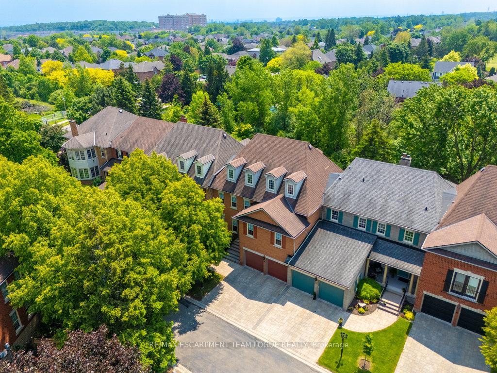 4 Bedrooms Condo at 4211 Millcroft Park, Burlington For sale