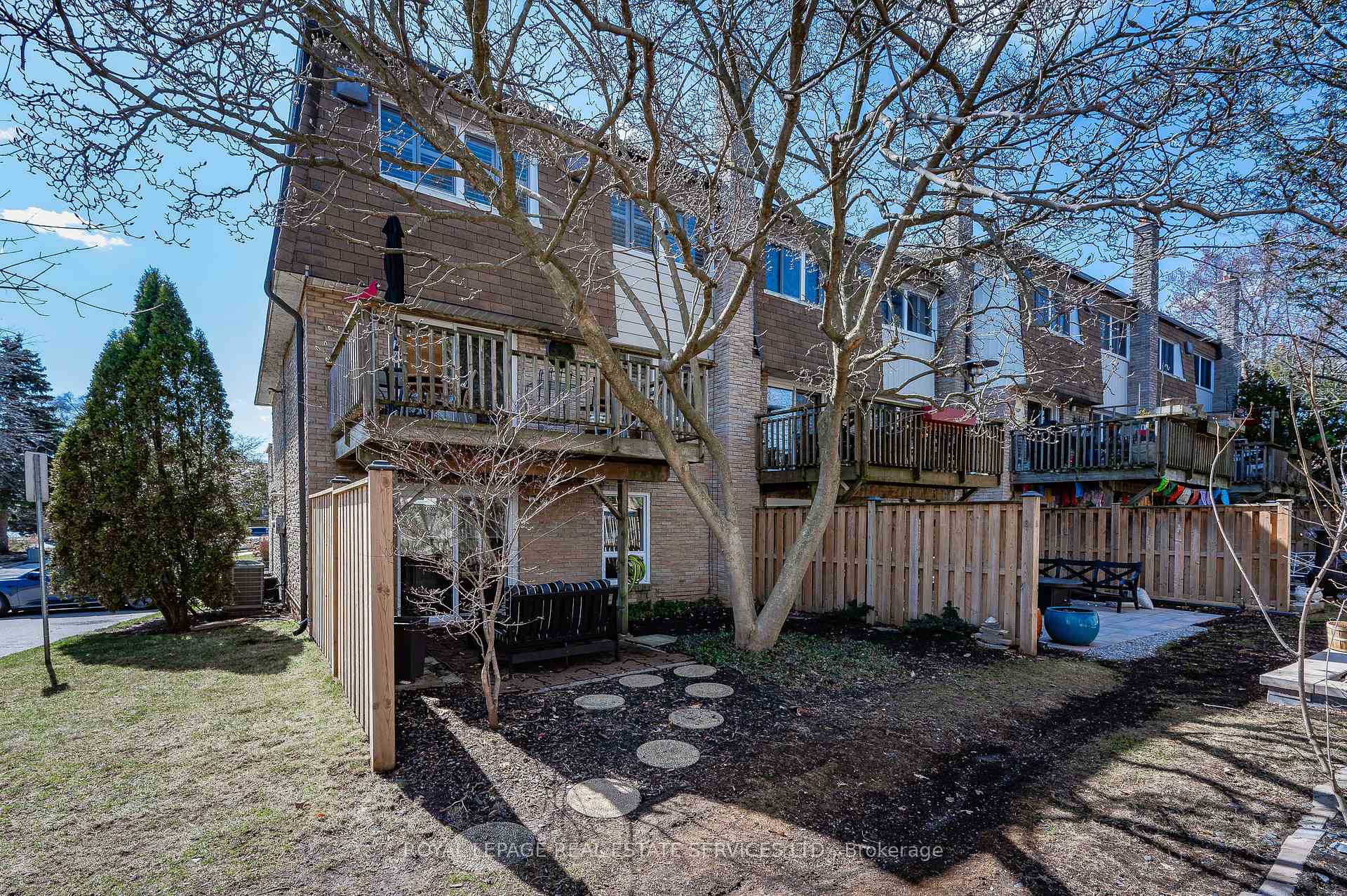 3 Bedrooms Condo at 2098 Marine,  Oakville For sale