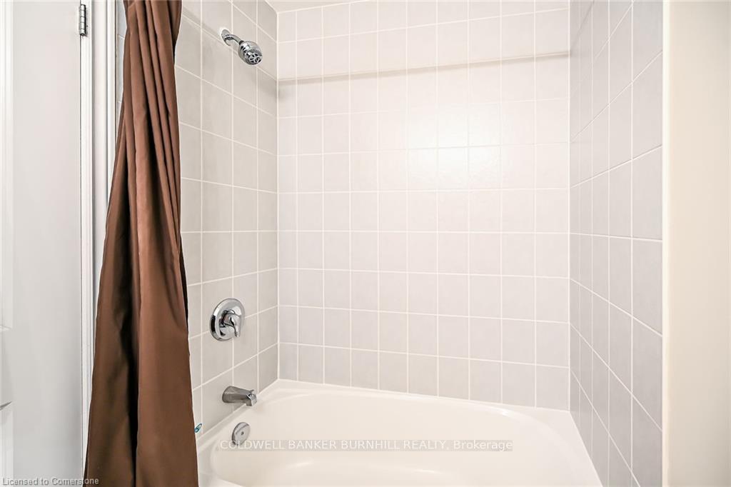 2 Bedrooms Condo at 396 Plains,  Burlington For sale
