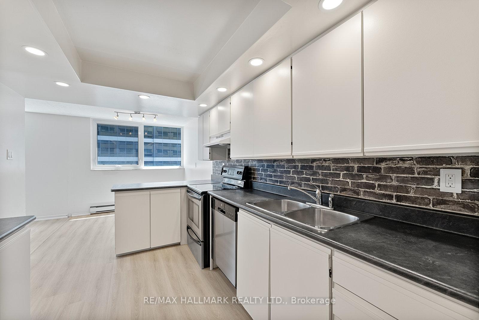 3 Bedrooms Condo at 360 Bloor, Toronto For sale