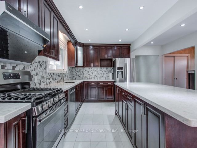 178 Waterloo Avenue, Toronto, ON M3H 3Z1