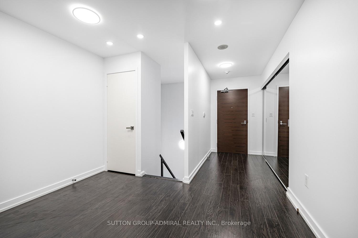 3 Bedrooms Condo at 18 Capreol, Toronto For sale