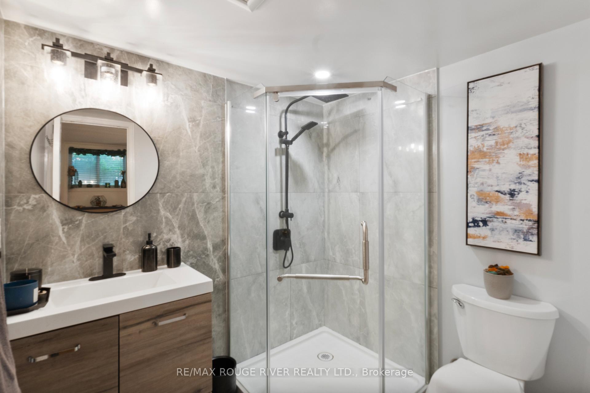 2 Bedrooms Condo at 32 Massey, Toronto For sale