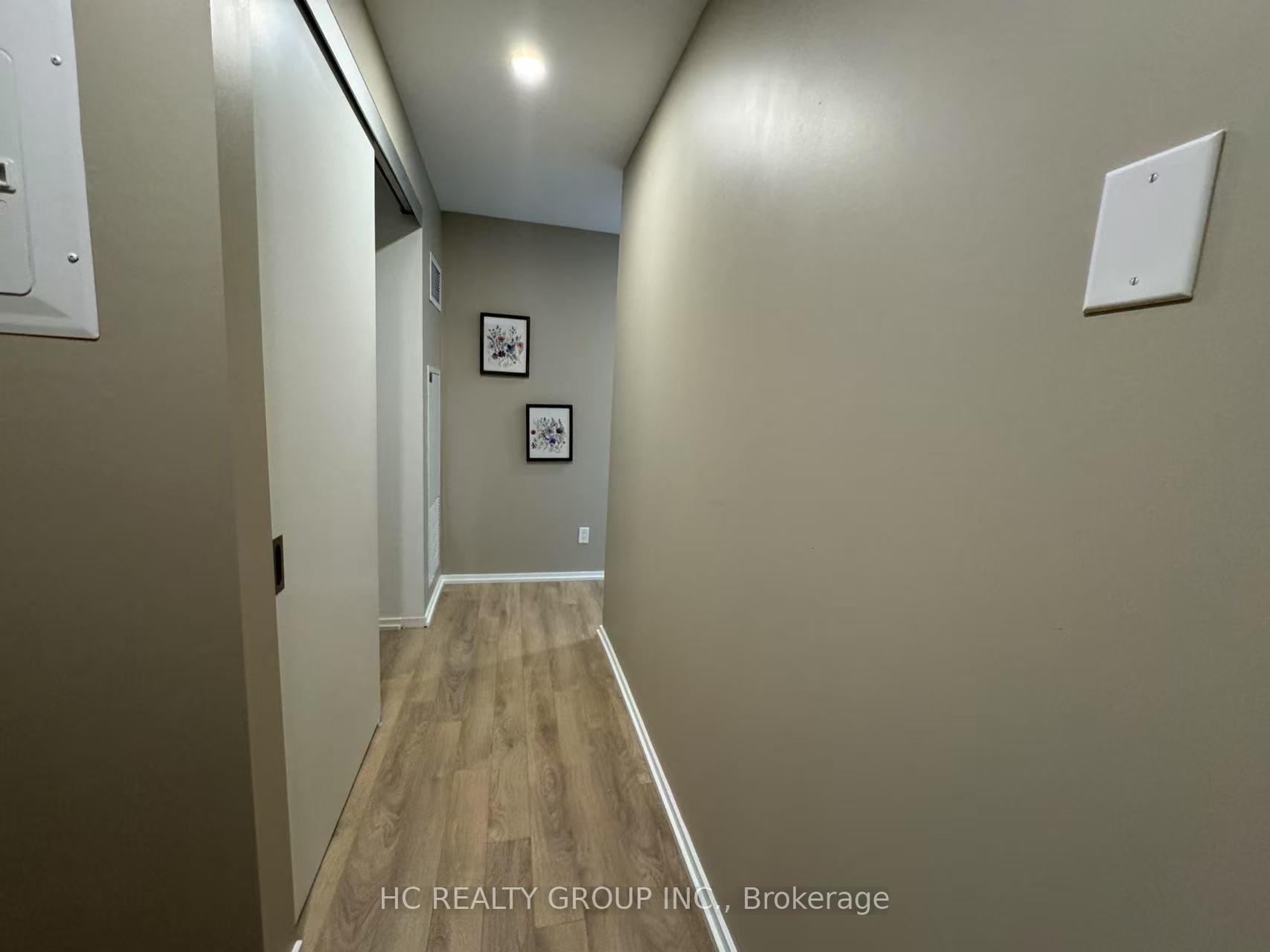 2 Bedrooms Condo at 197 Yonge, Toronto For sale