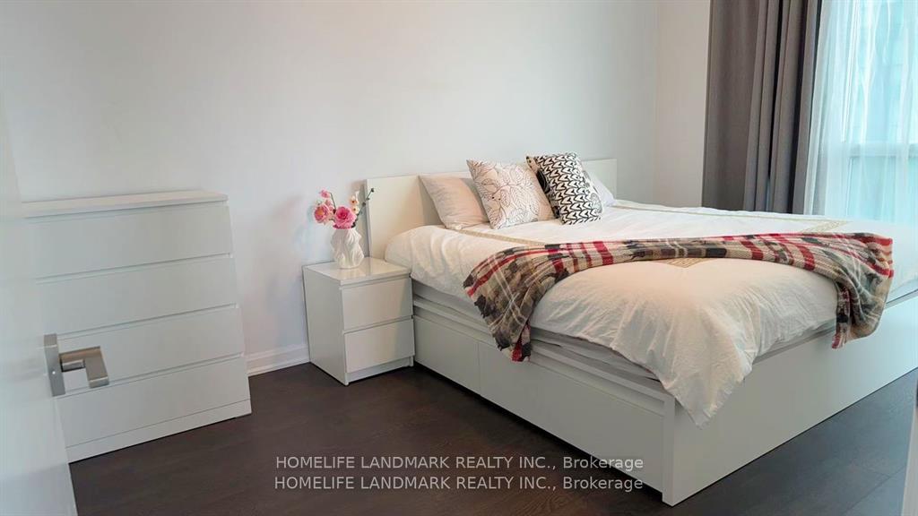 3 Bedrooms Condo at 11 Bogert, Toronto For sale