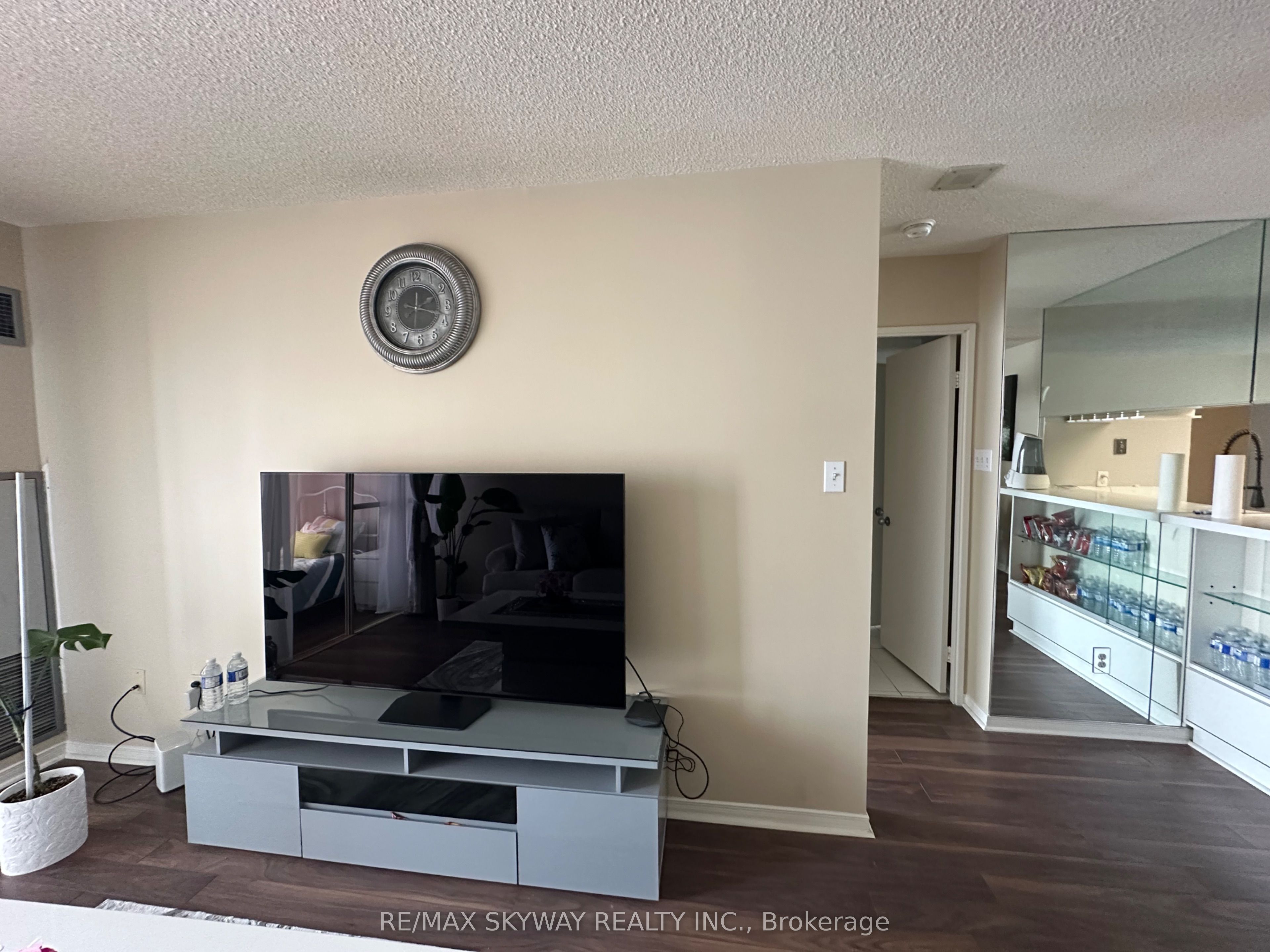 75 King Street E, #1104