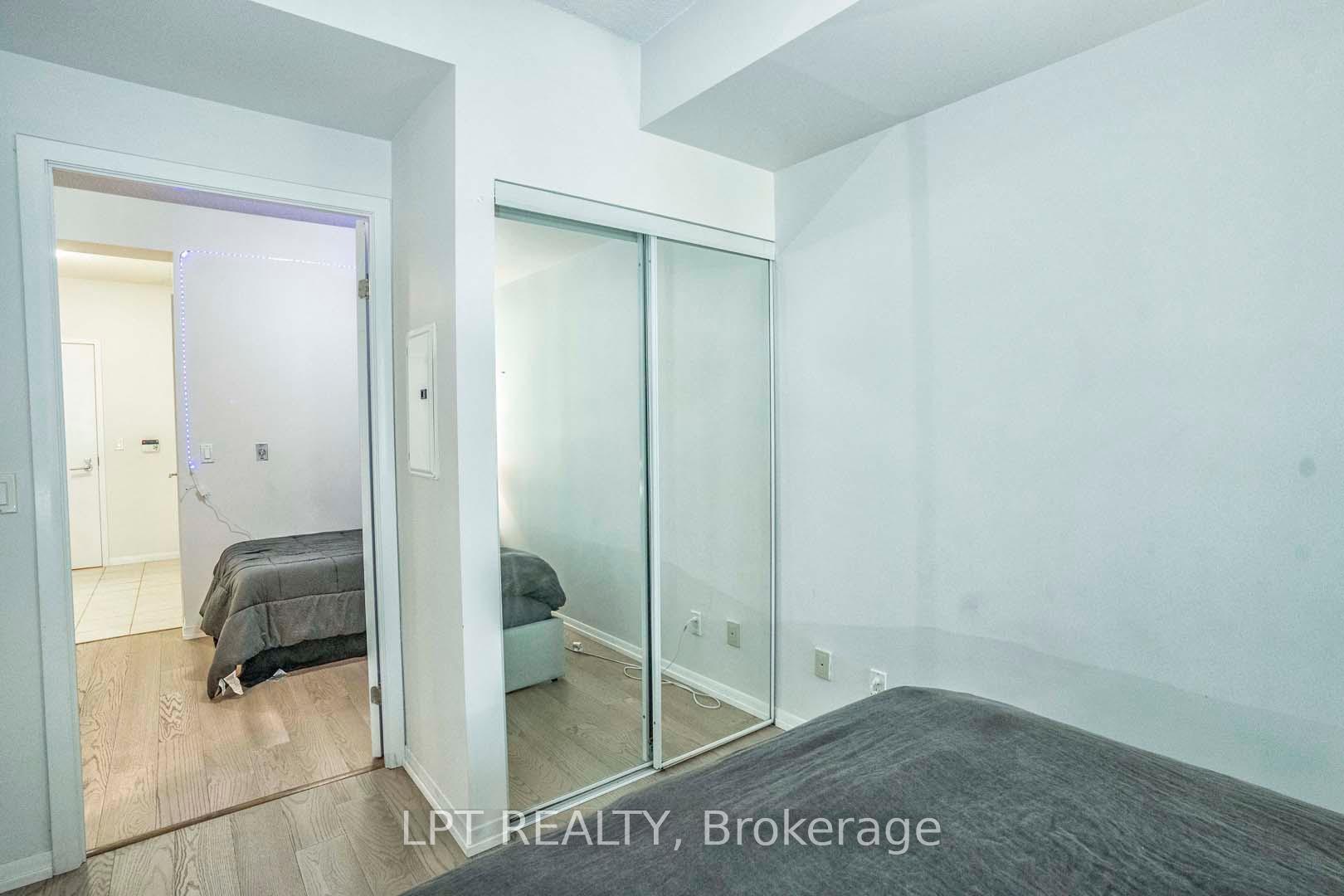 2 Bedrooms Condo at 215 Fort York, Toronto For sale
