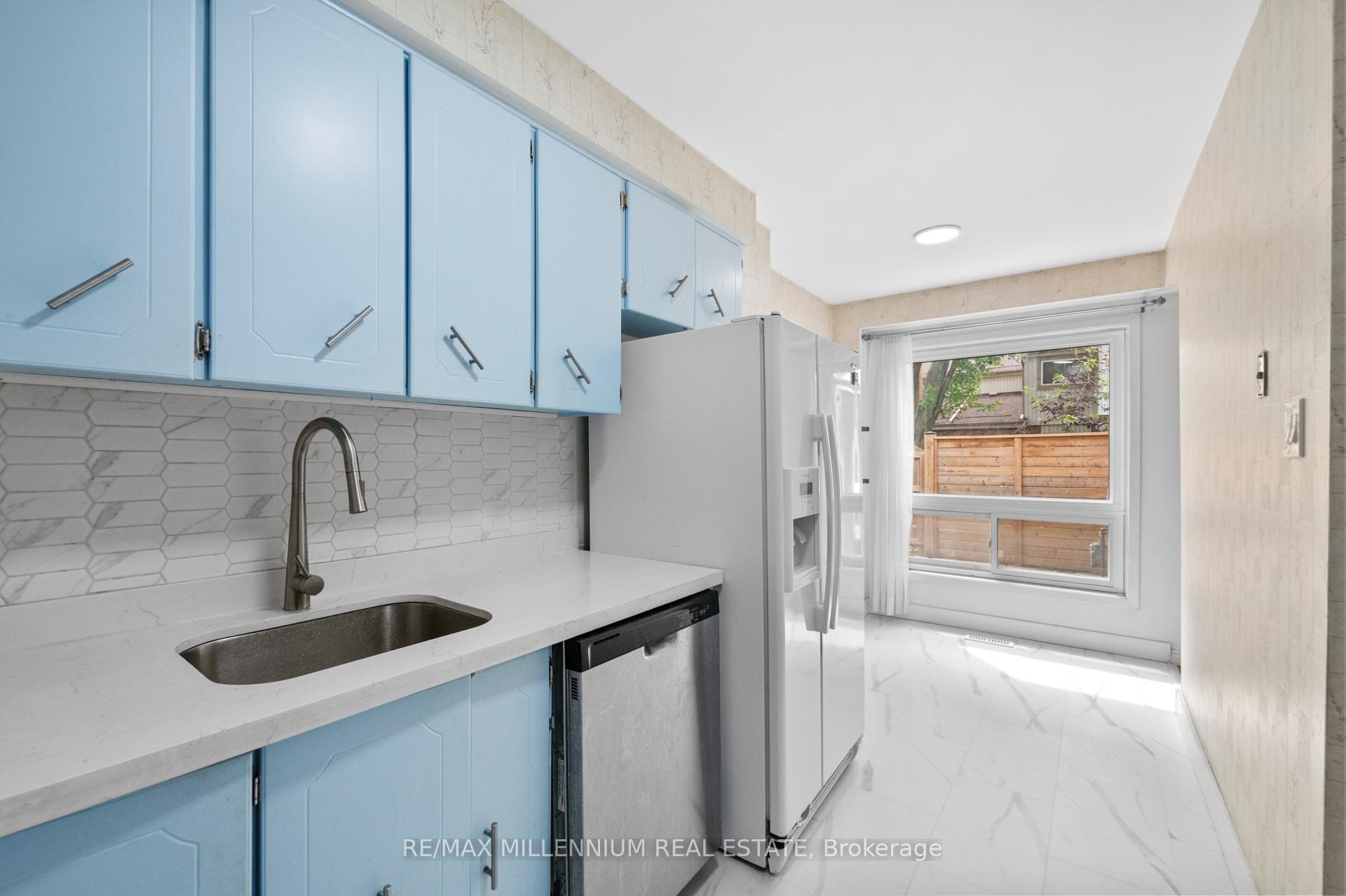4 Bedrooms Condo at 3339 Council Ring, Mississauga For sale