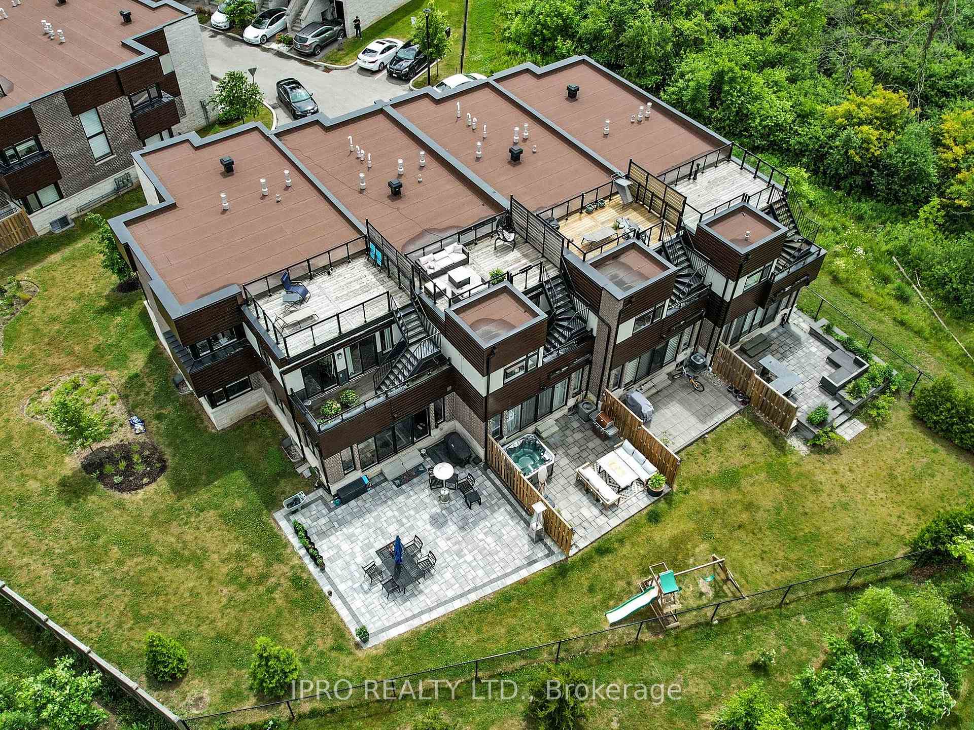 3 Bedrooms Condo at 35 Midhurst, Hamilton For sale