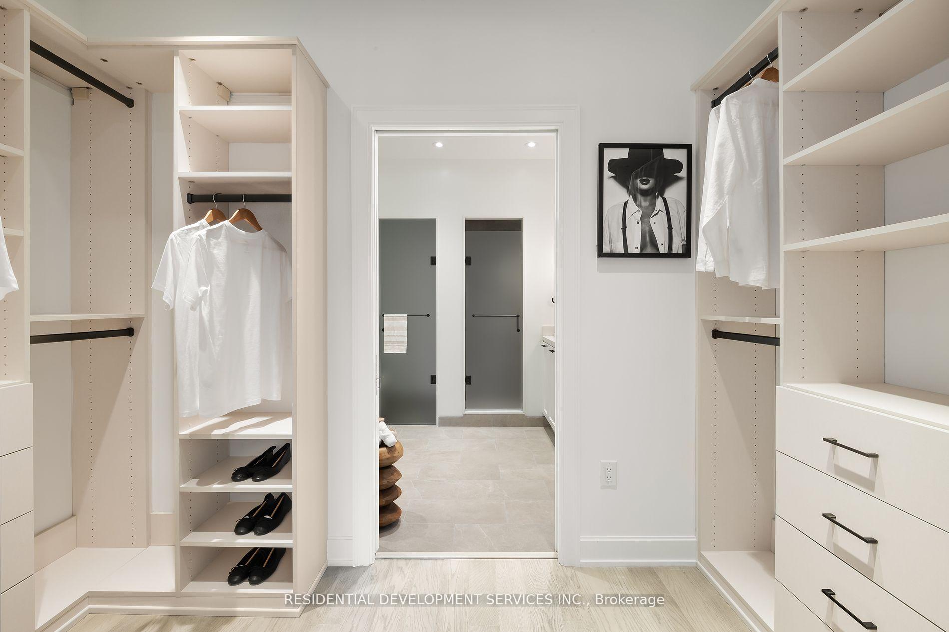 3 Bedrooms Condo at 1 Strathgowan,  Toronto For sale