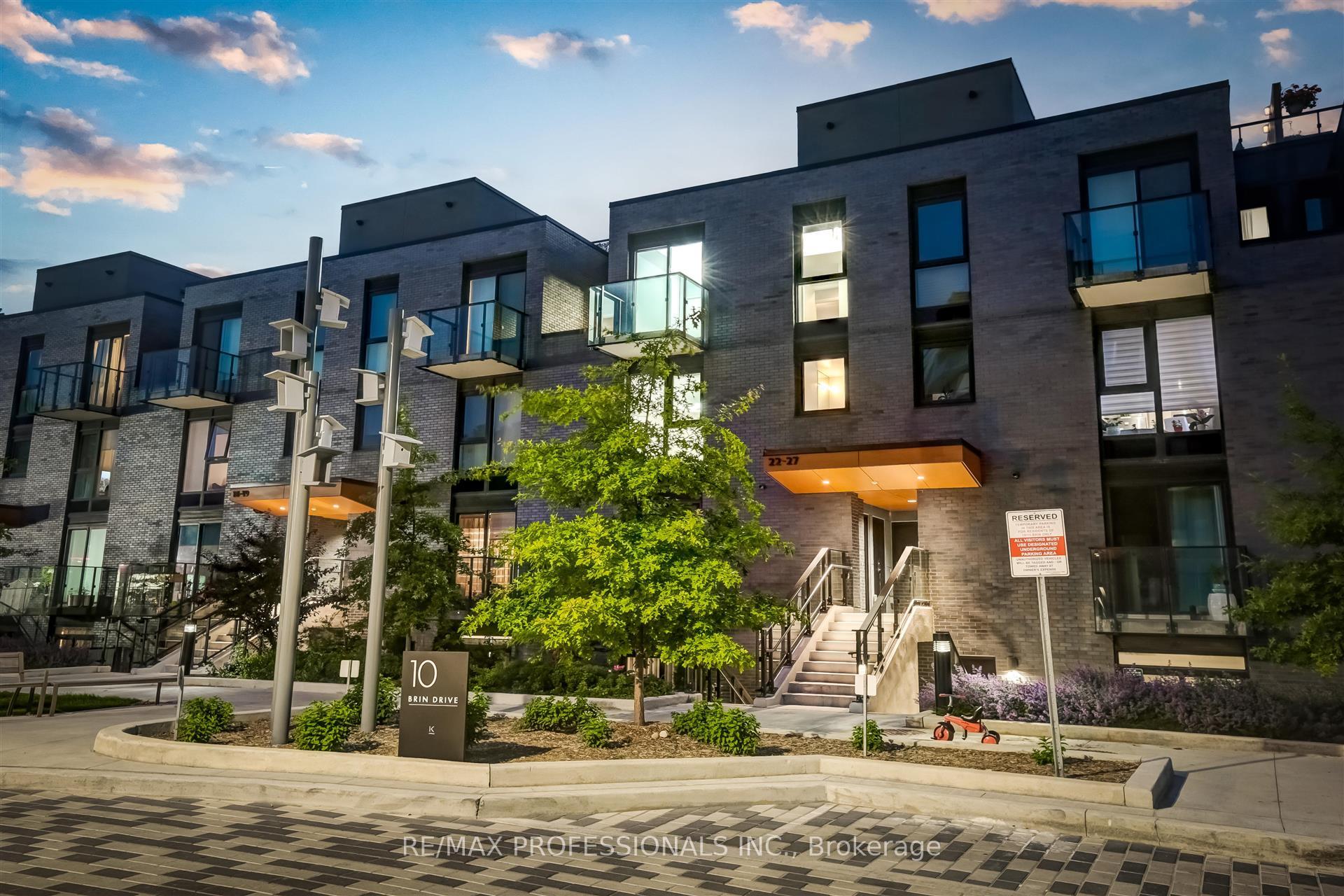 3 Bedrooms Condo at 10 Brin, Toronto For sale