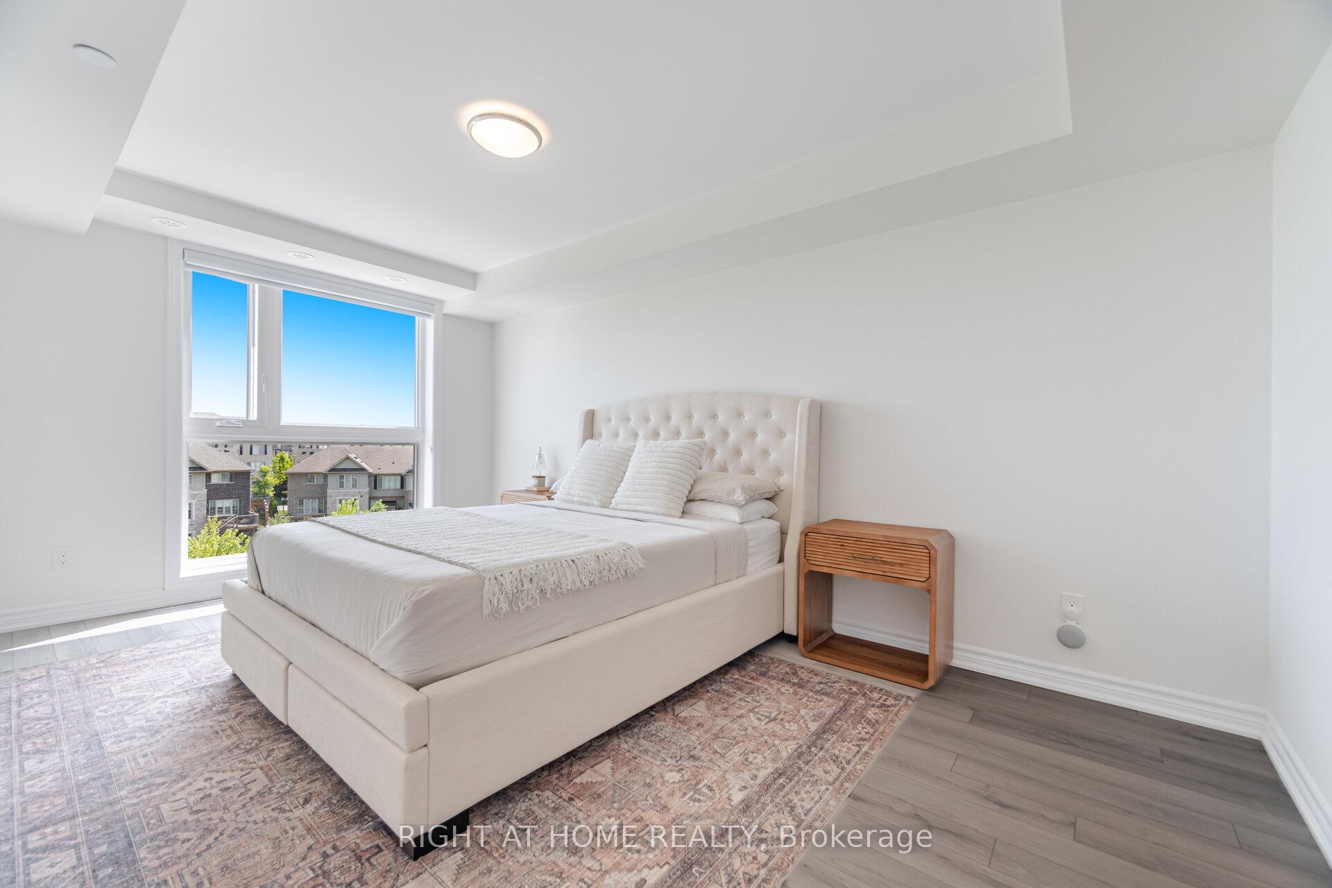 2 Bedrooms Condo at 349 Wheat Boom, Oakville For sale