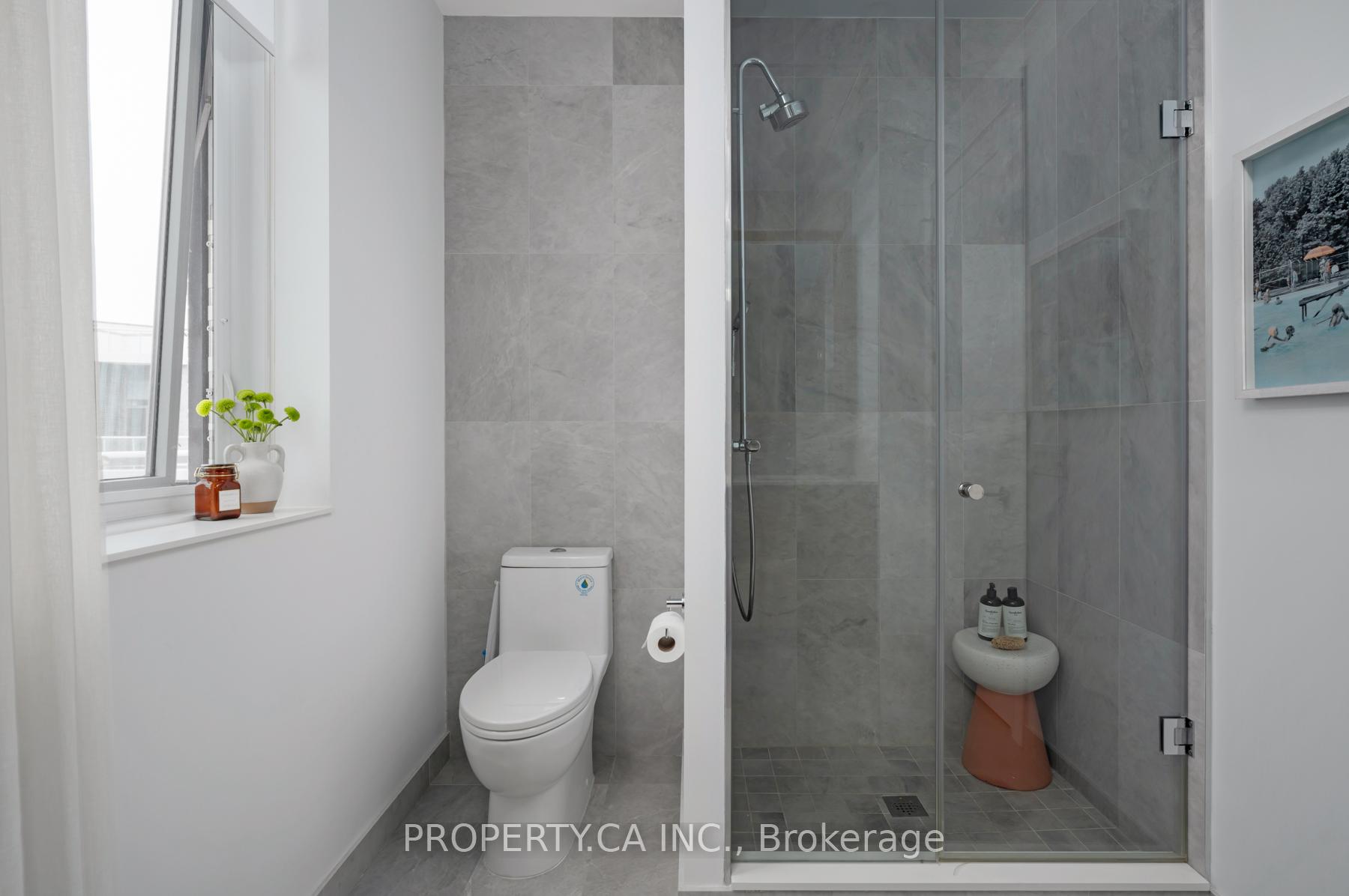 3 Bedrooms Condo at 1 Edgewater, Toronto For sale