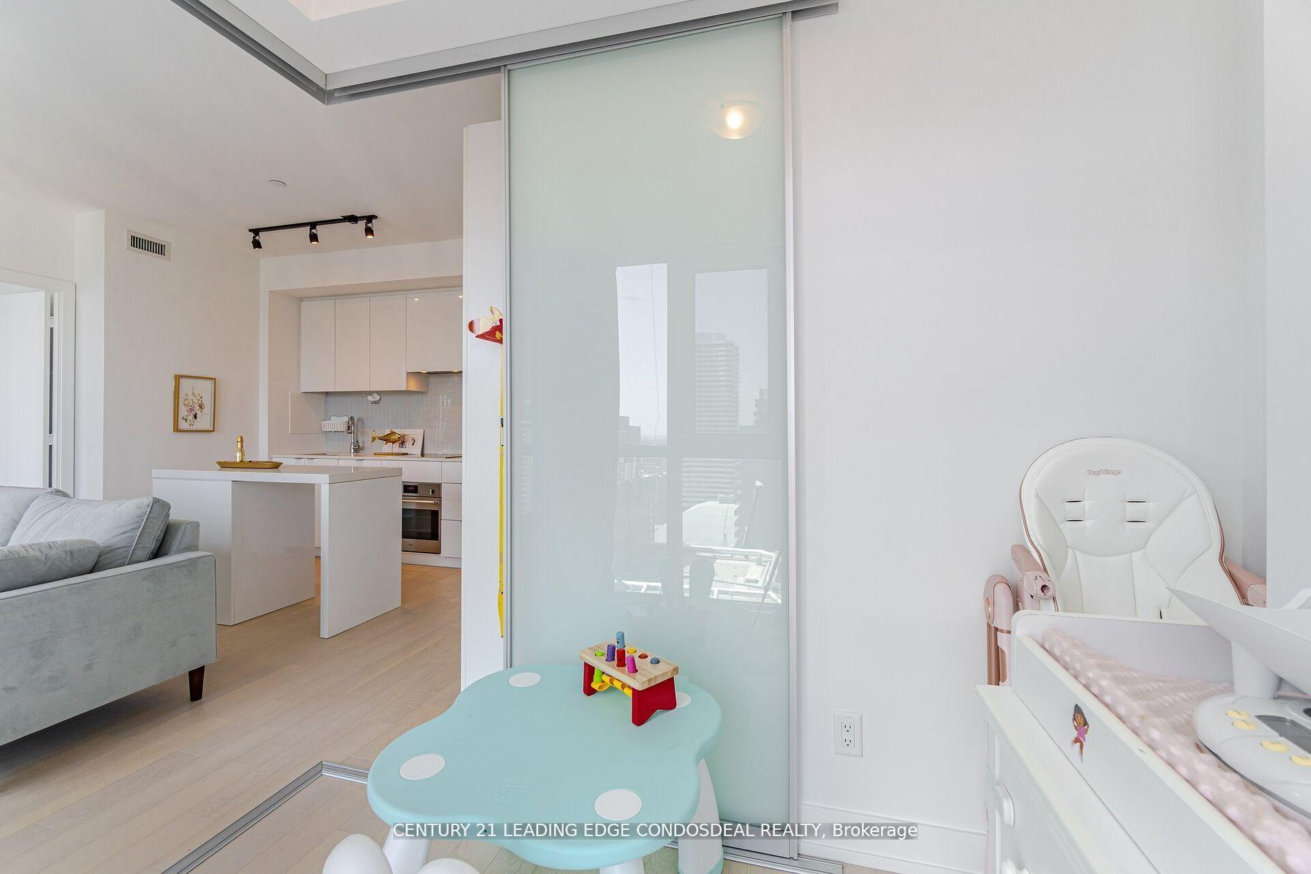 2 Bedrooms Condo at 7 Grenville, Toronto For sale