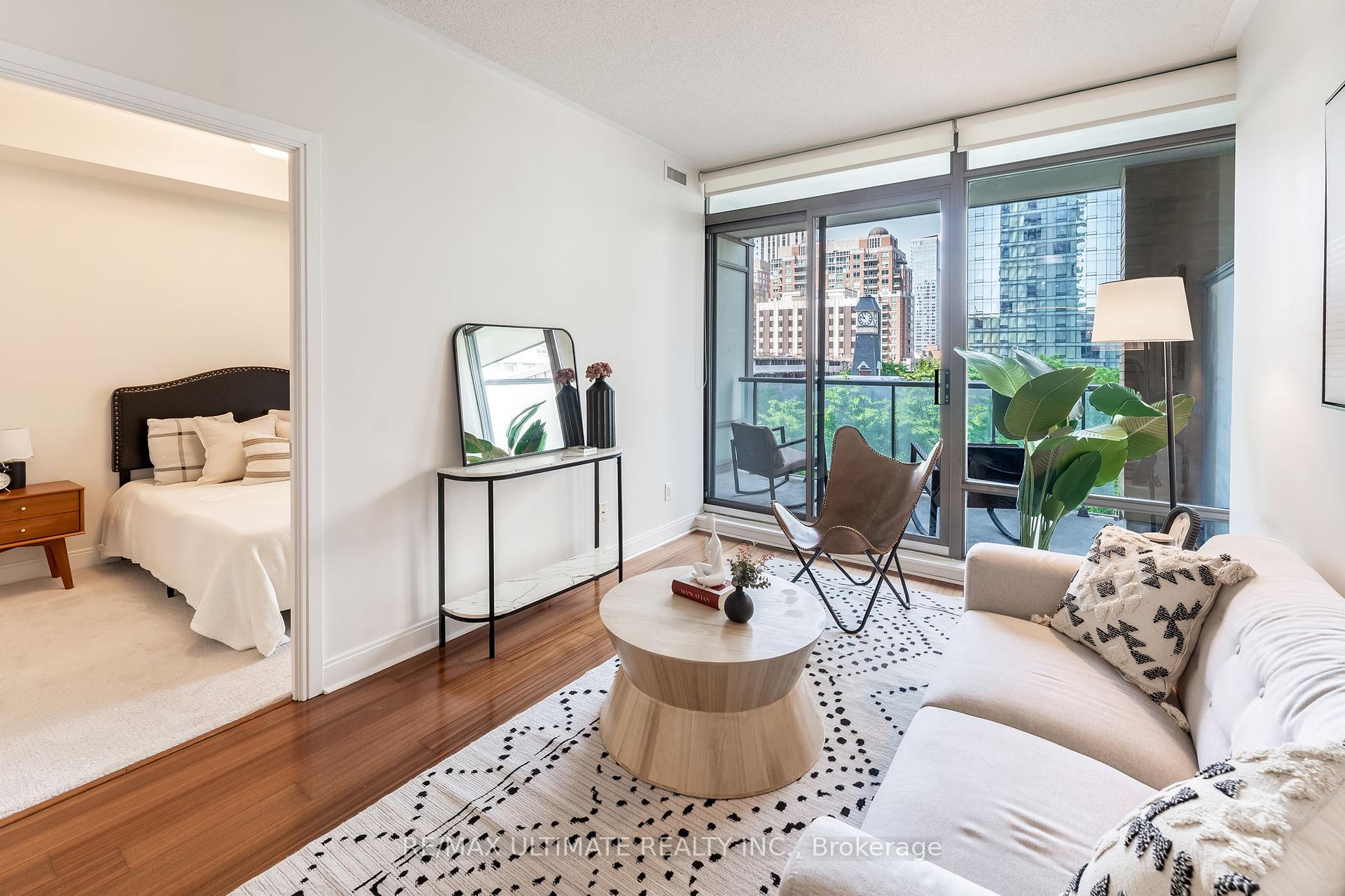 2 Bedrooms Condo at 18 Yorkville, Toronto For sale