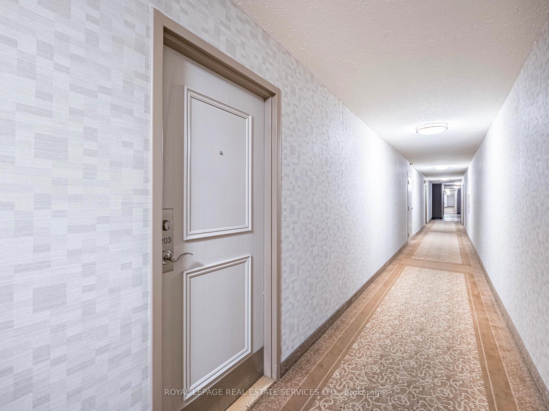 2 Bedrooms Condo at 1300 Mississauga Valley, Mississauga For sale