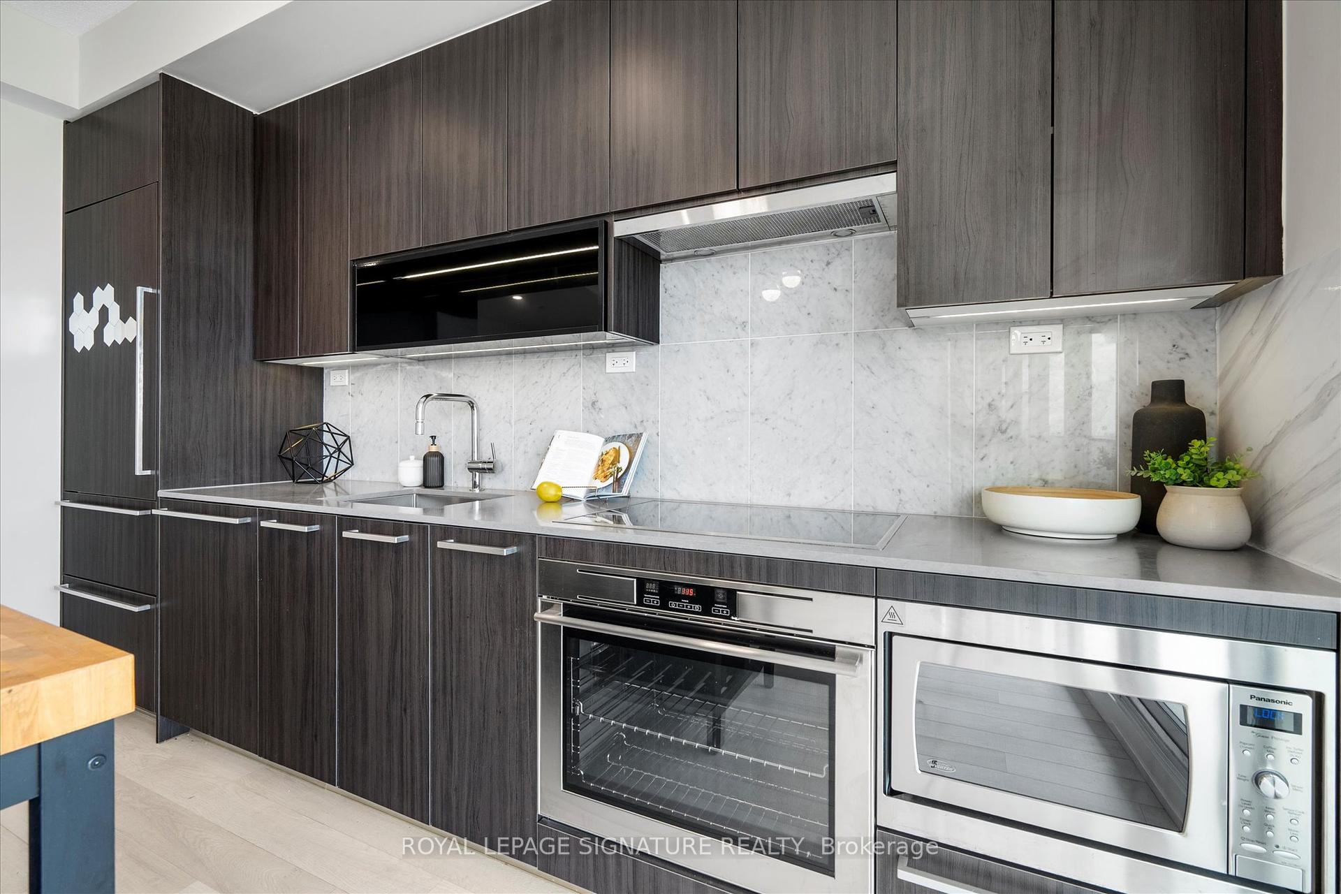 2 Bedrooms Condo at 117 McMahon, Toronto For sale