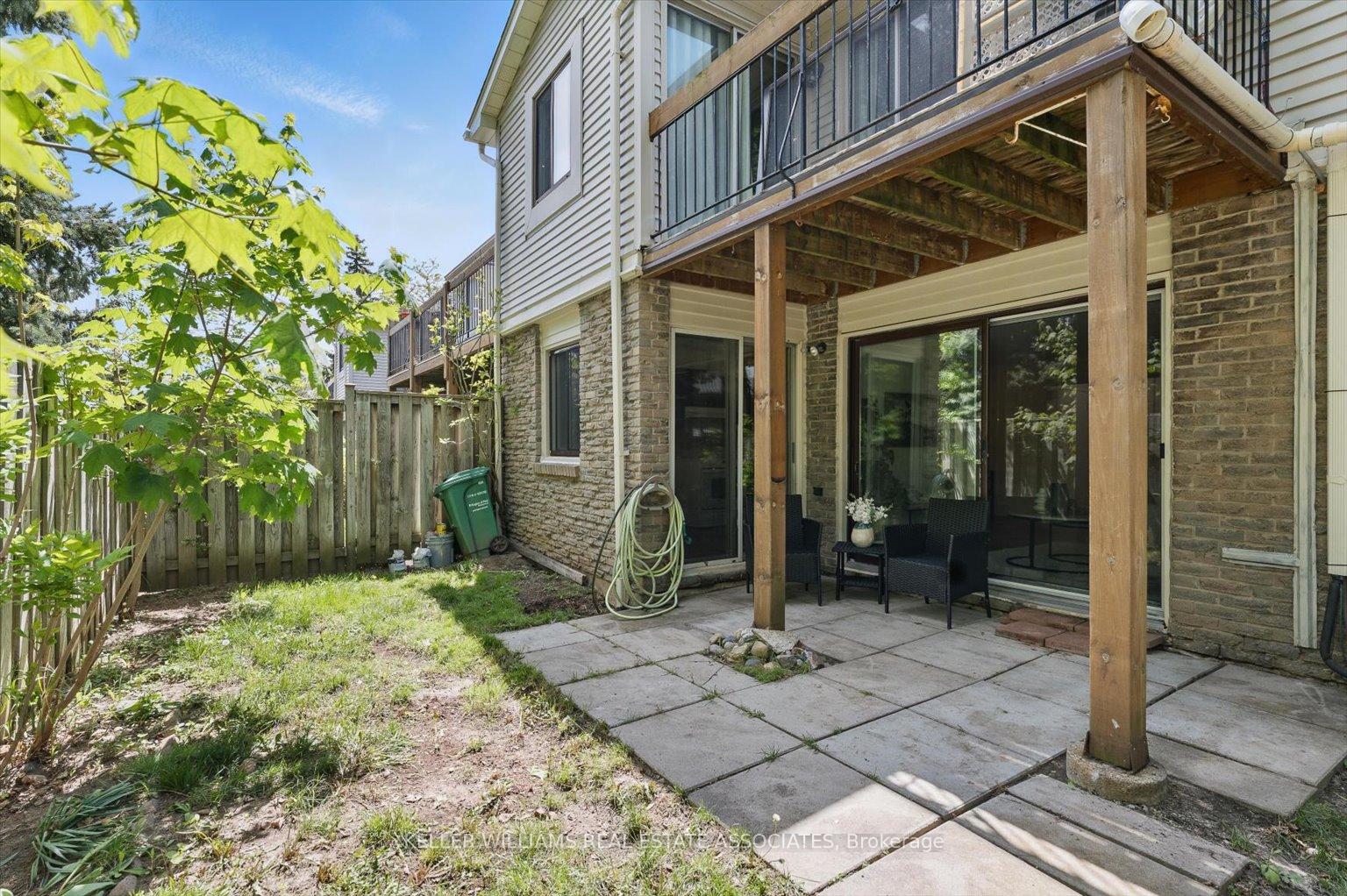3 Bedrooms Condo at 2701 Aquitaine, Mississauga For sale