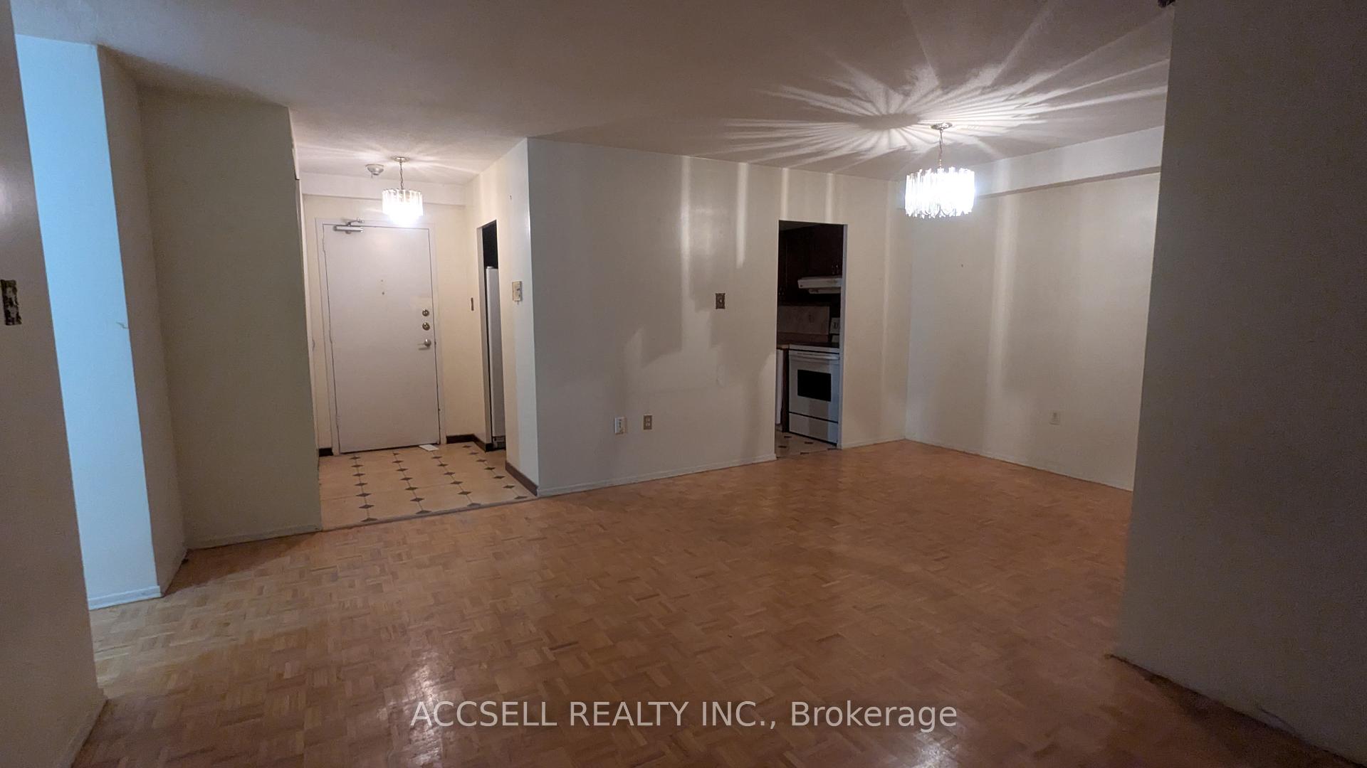 3 Bedrooms Condo at 15 La Rose, Toronto For sale