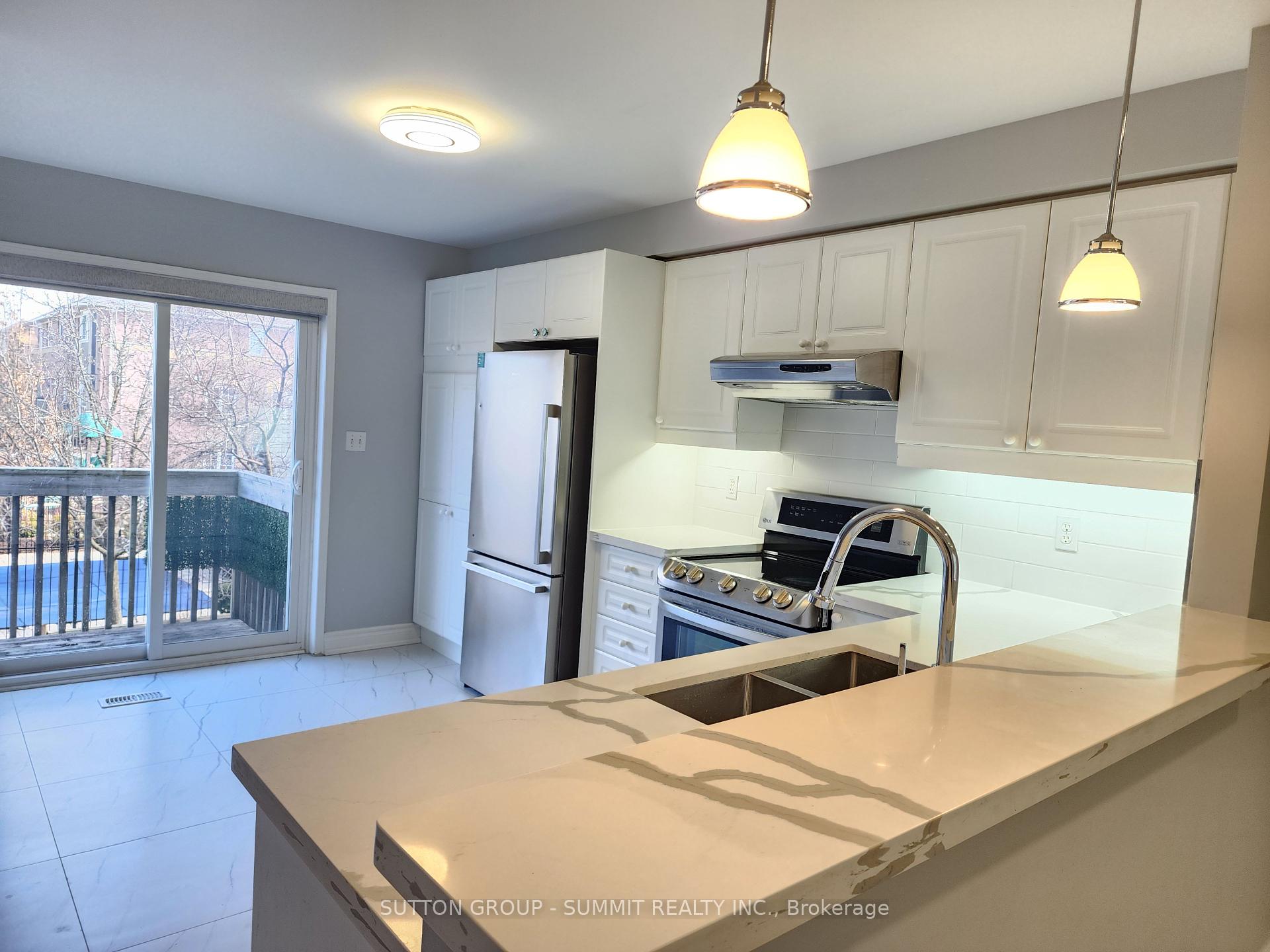 4 Bedrooms Condo at 5535 GLEN ERIN,  Mississauga For sale