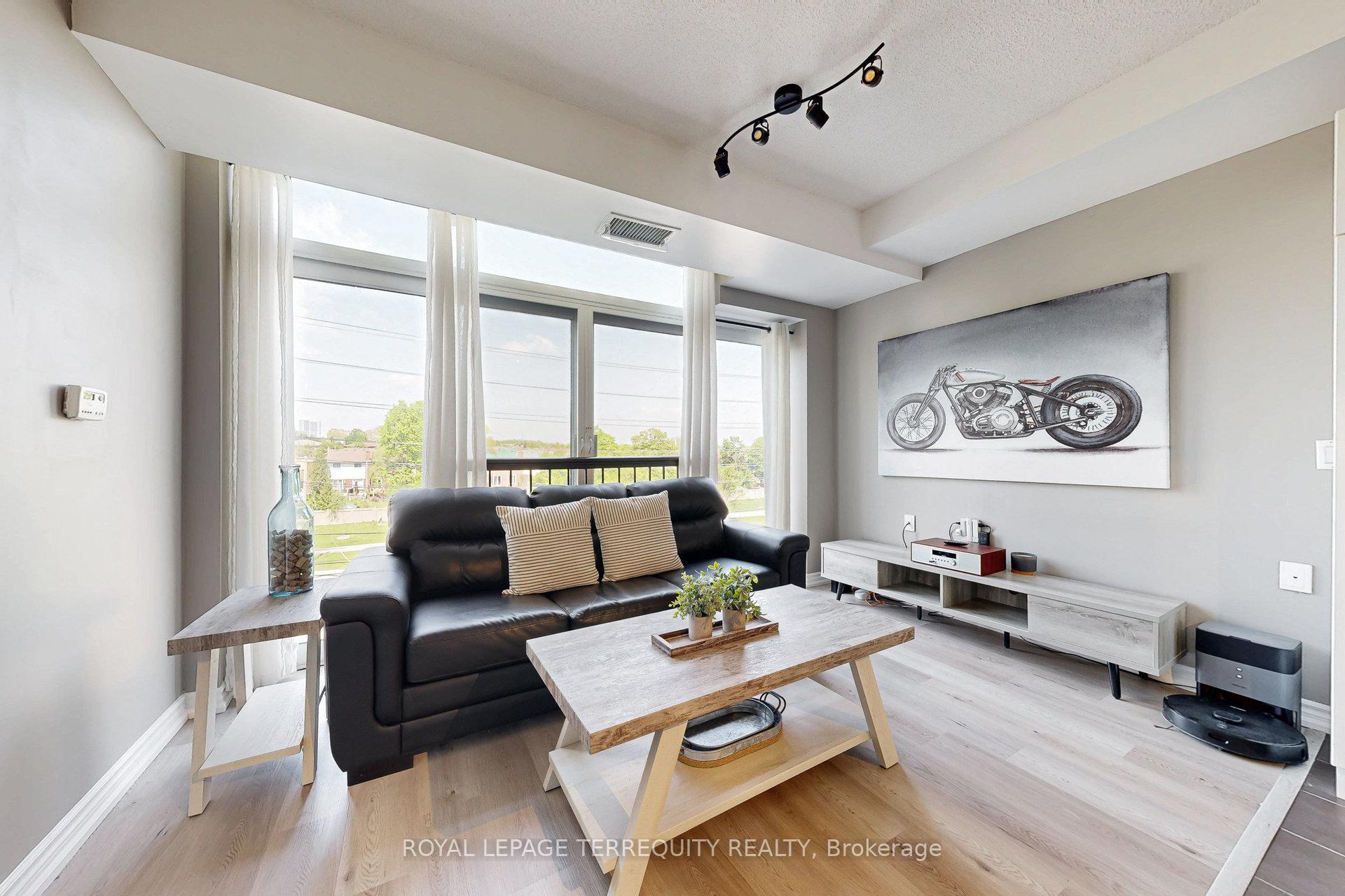 2 Bedrooms Condo at 200 Burnhamthorpe, Mississauga For sale