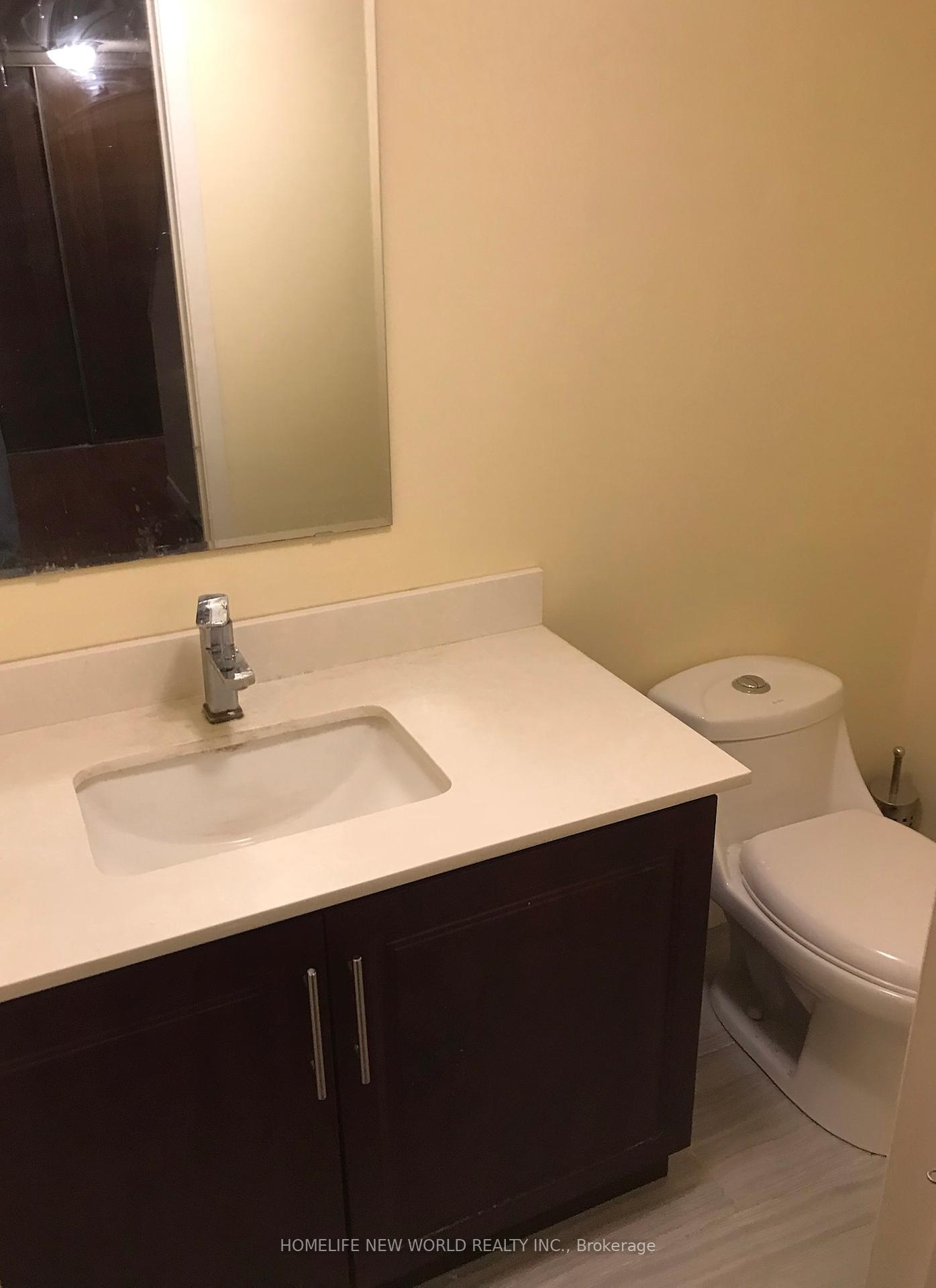 3 Bedrooms Condo at 69 Upper Canada, Toronto For sale