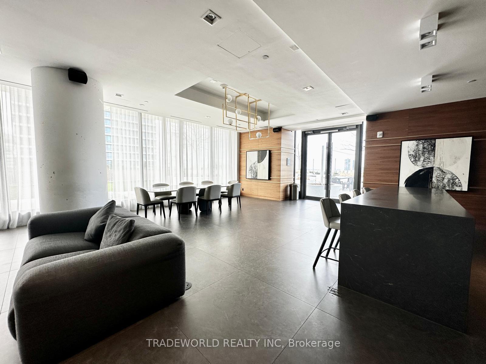 3 Bedrooms Condo at 898 Portage,  Vaughan For sale