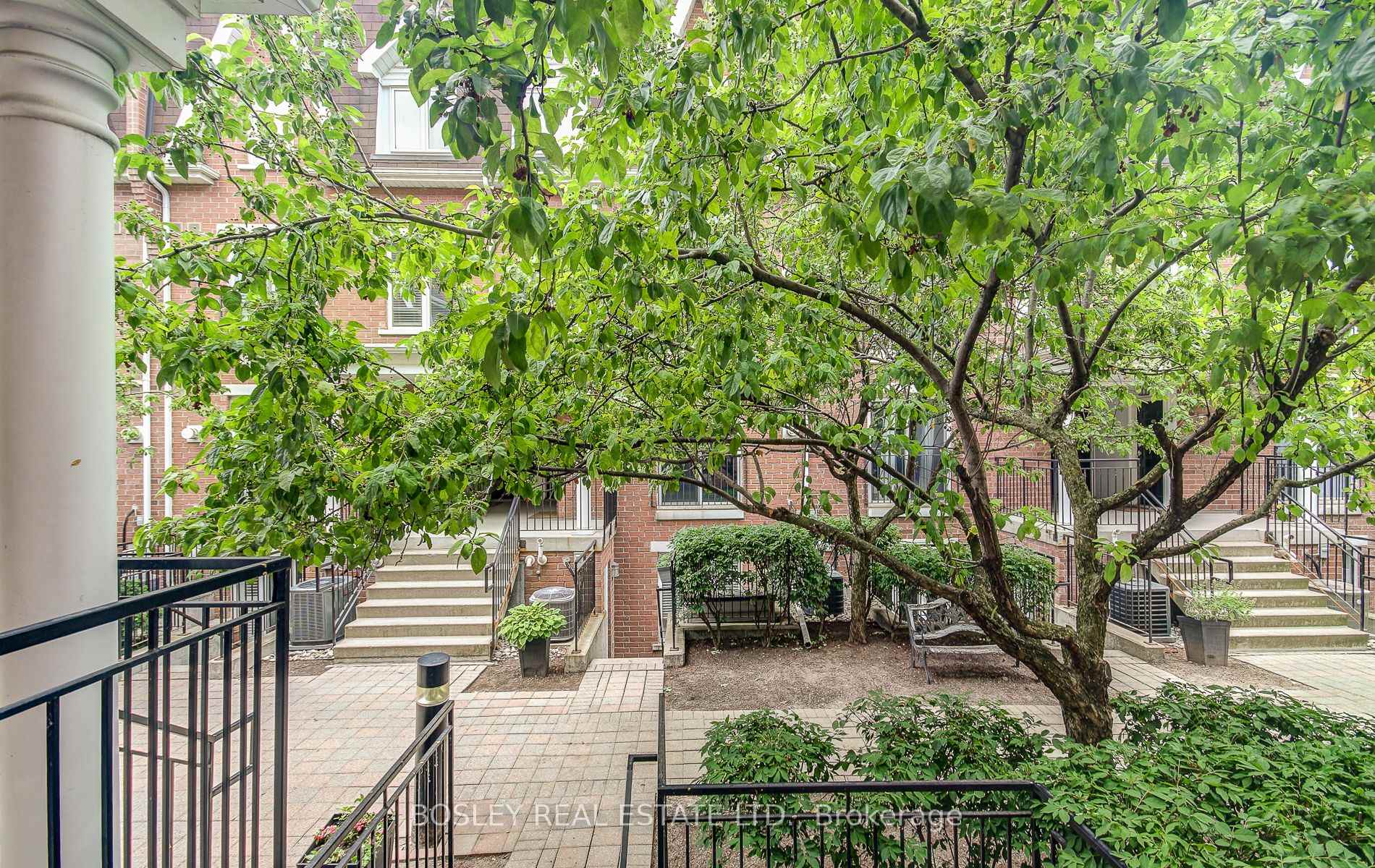 2 Bedrooms Condo at 18 Laidlaw, Toronto For sale