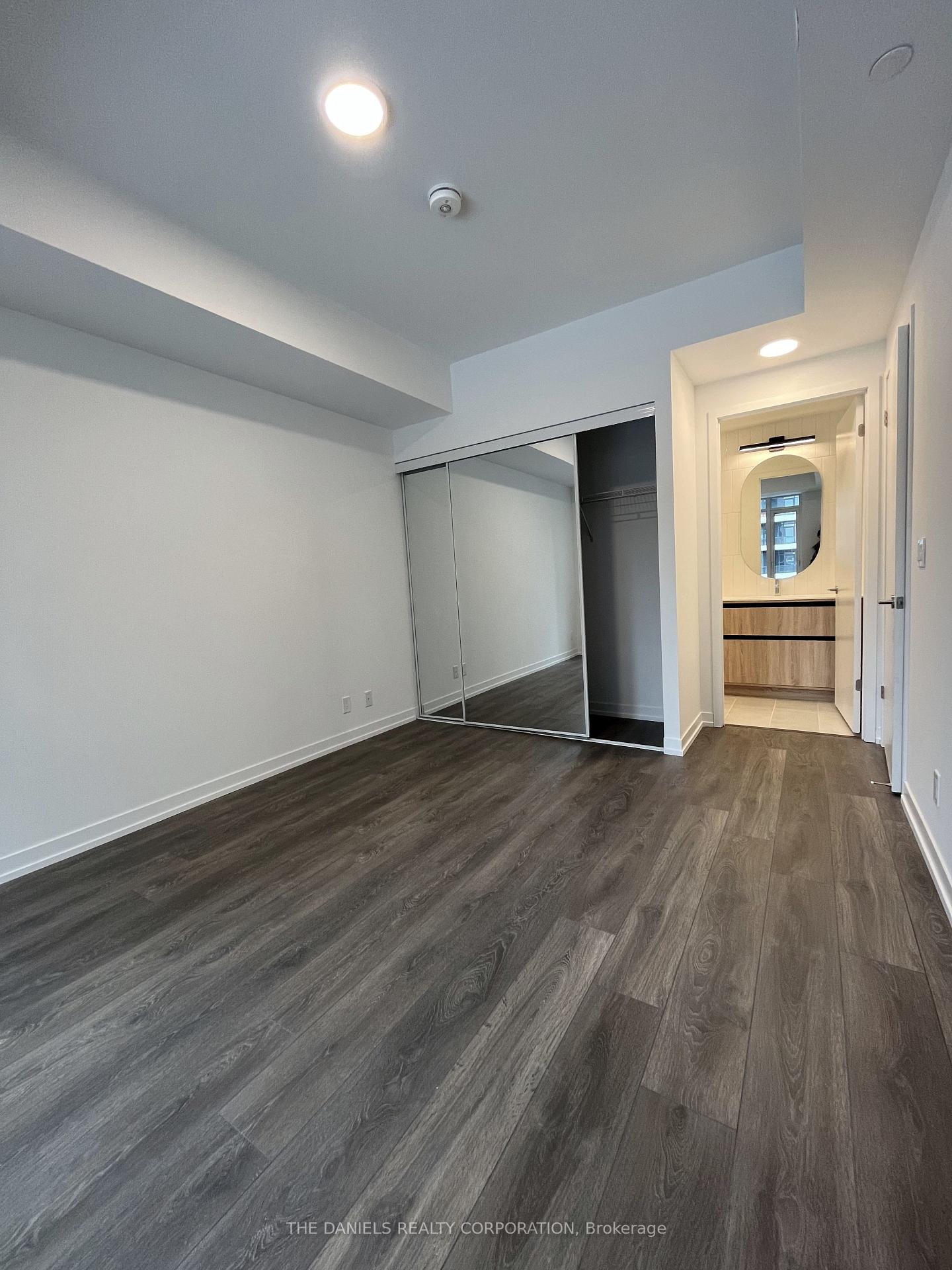 2 Bedrooms Condo at 8 Beverley Glen, Vaughan For sale