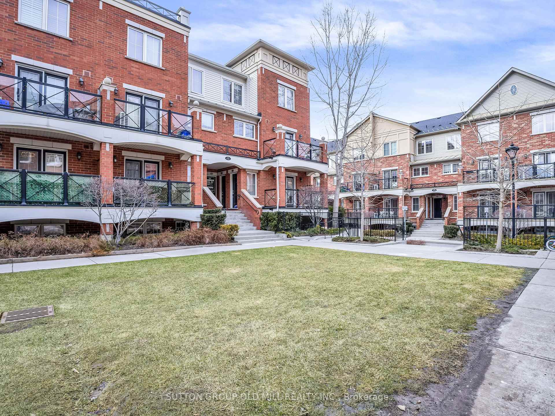 2 Bedrooms Condo at 43 Hays, Oakville For sale