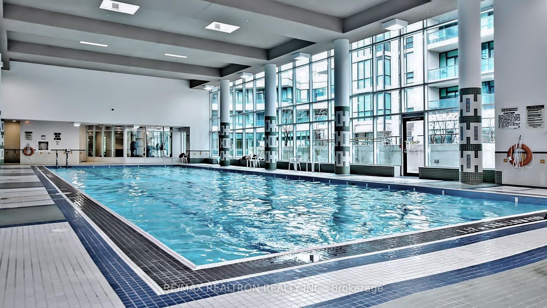 1 Bedroom Condo at 18 Harbour, Toronto For sale