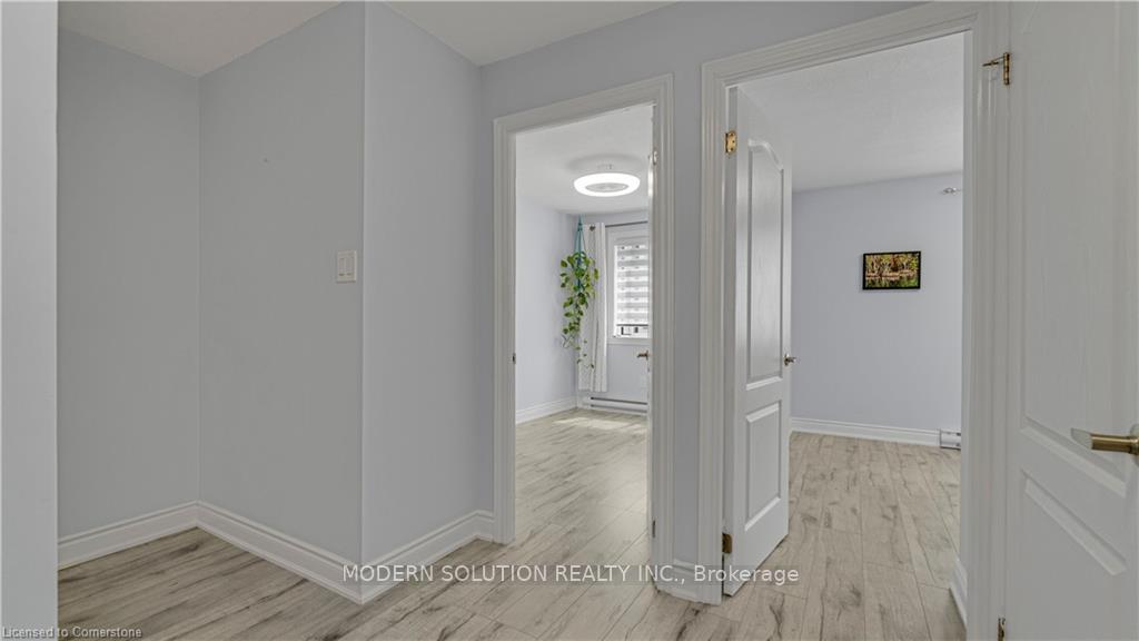 4 Bedrooms Condo at 1016 Falgarwood, Oakville For sale