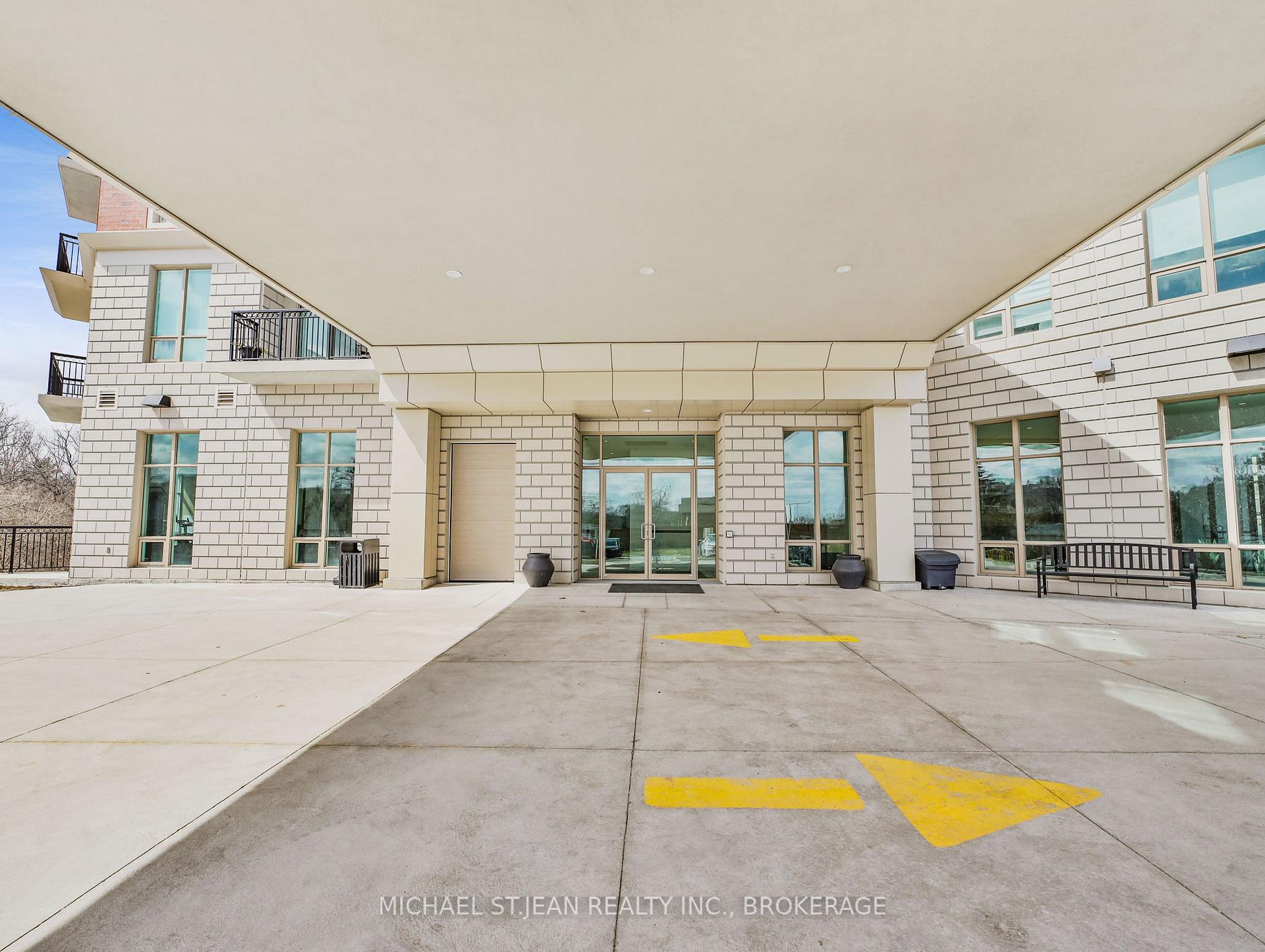 2 Bedrooms Condo at 2750 King,  Hamilton For sale