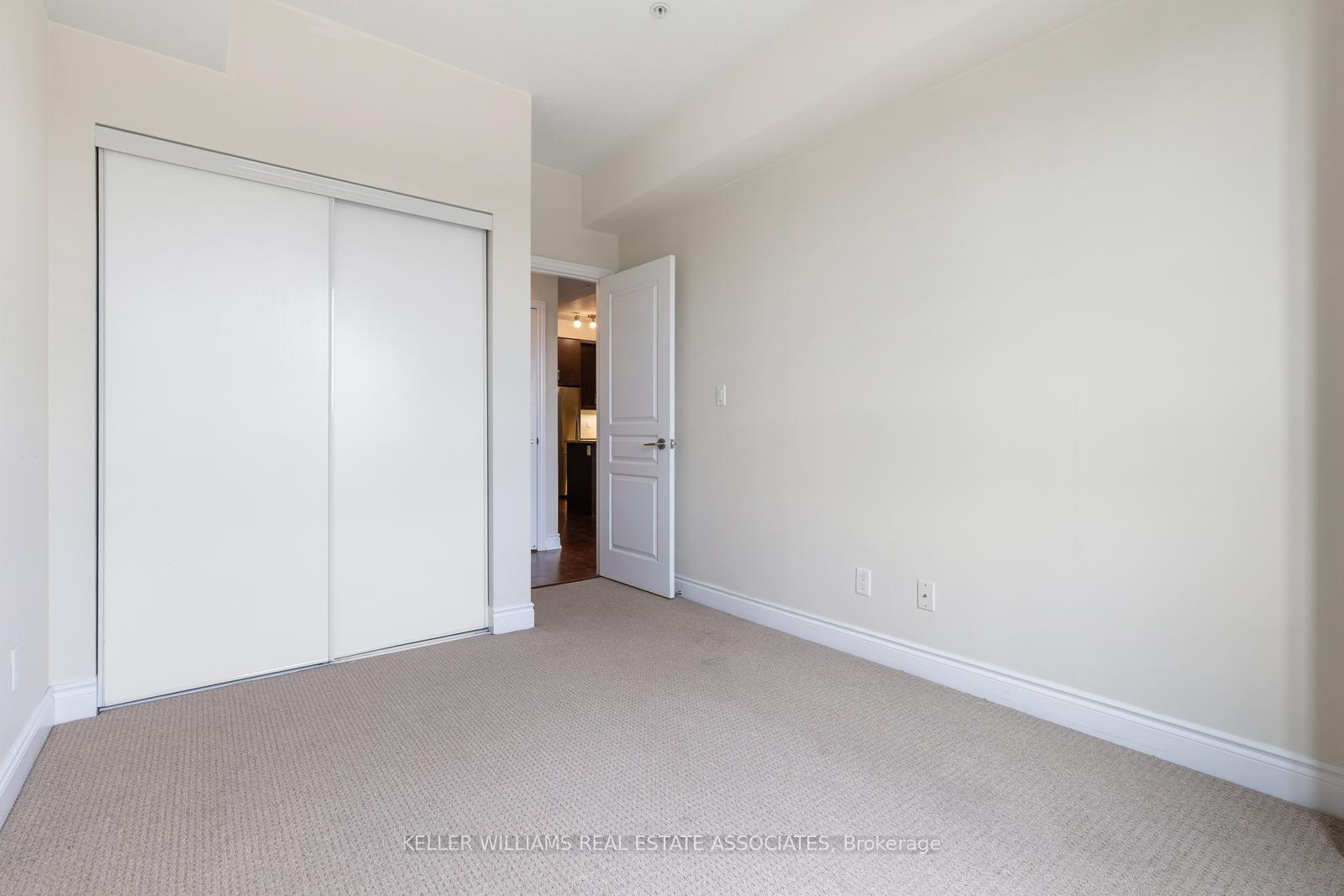 2 Bedrooms Condo at 3170 Erin Mills, Mississauga For sale