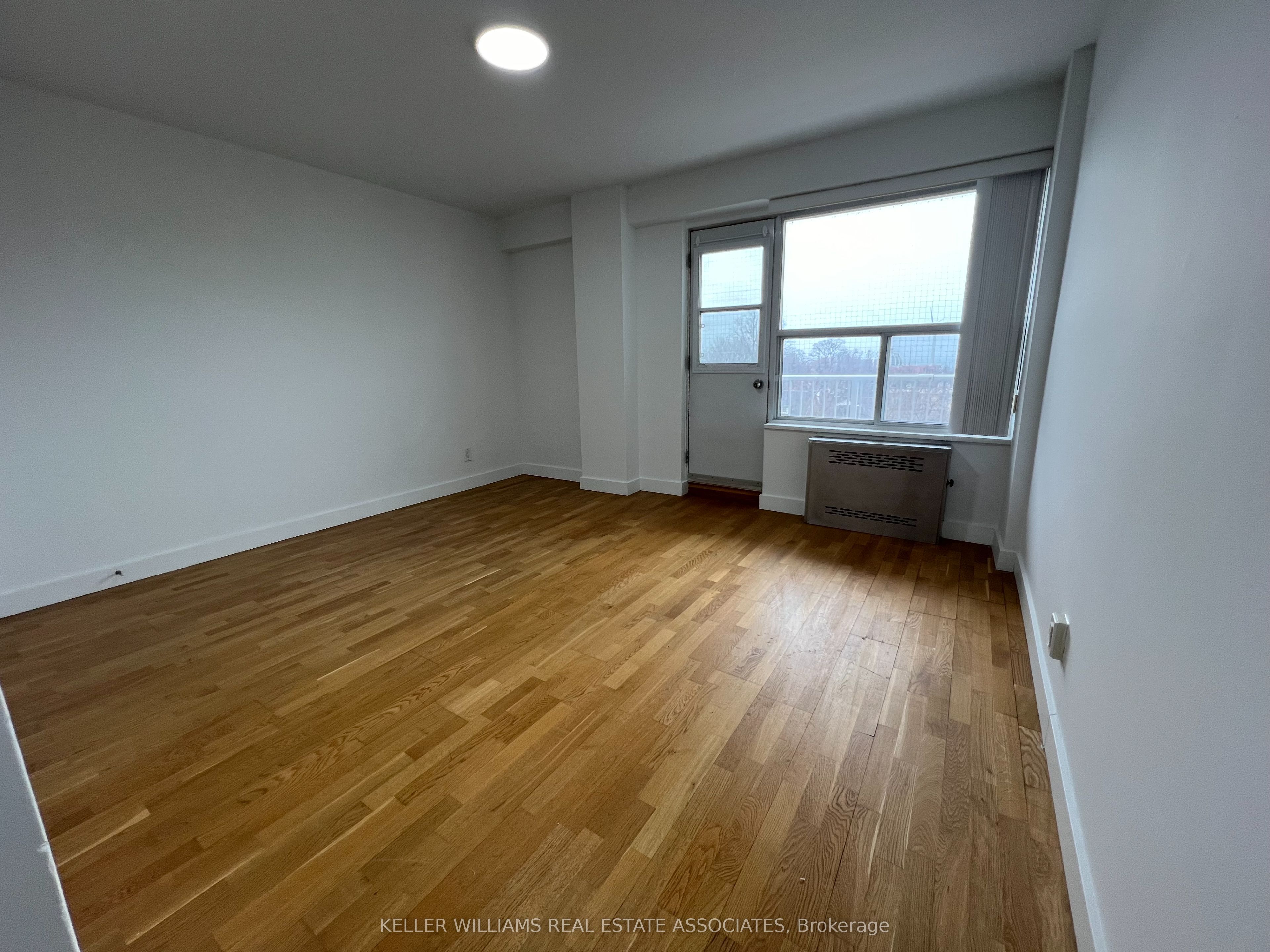 99 Tyndall Avenue, #607