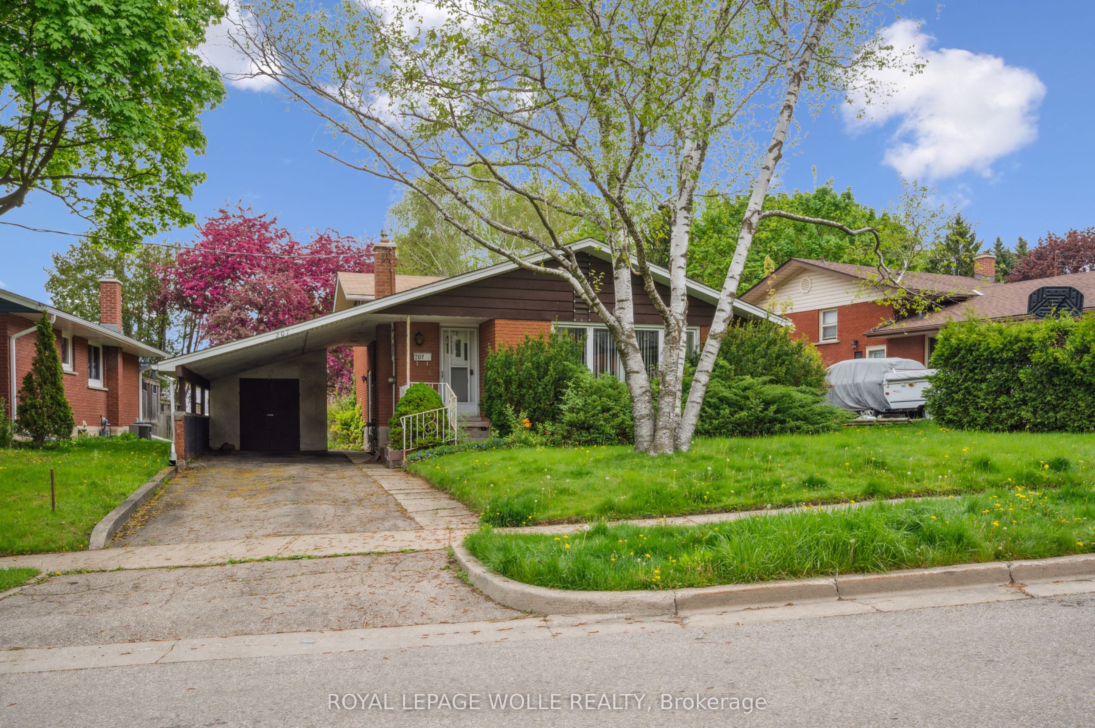 207 Sweetbriar Drive, Kitchener, ON N2M 4S9