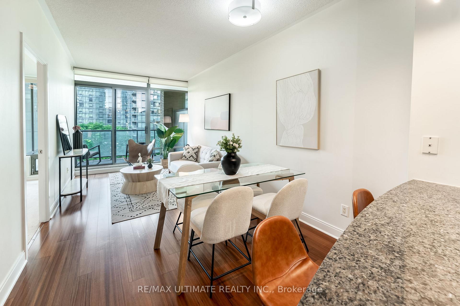 2 Bedrooms Condo at 18 Yorkville, Toronto For sale