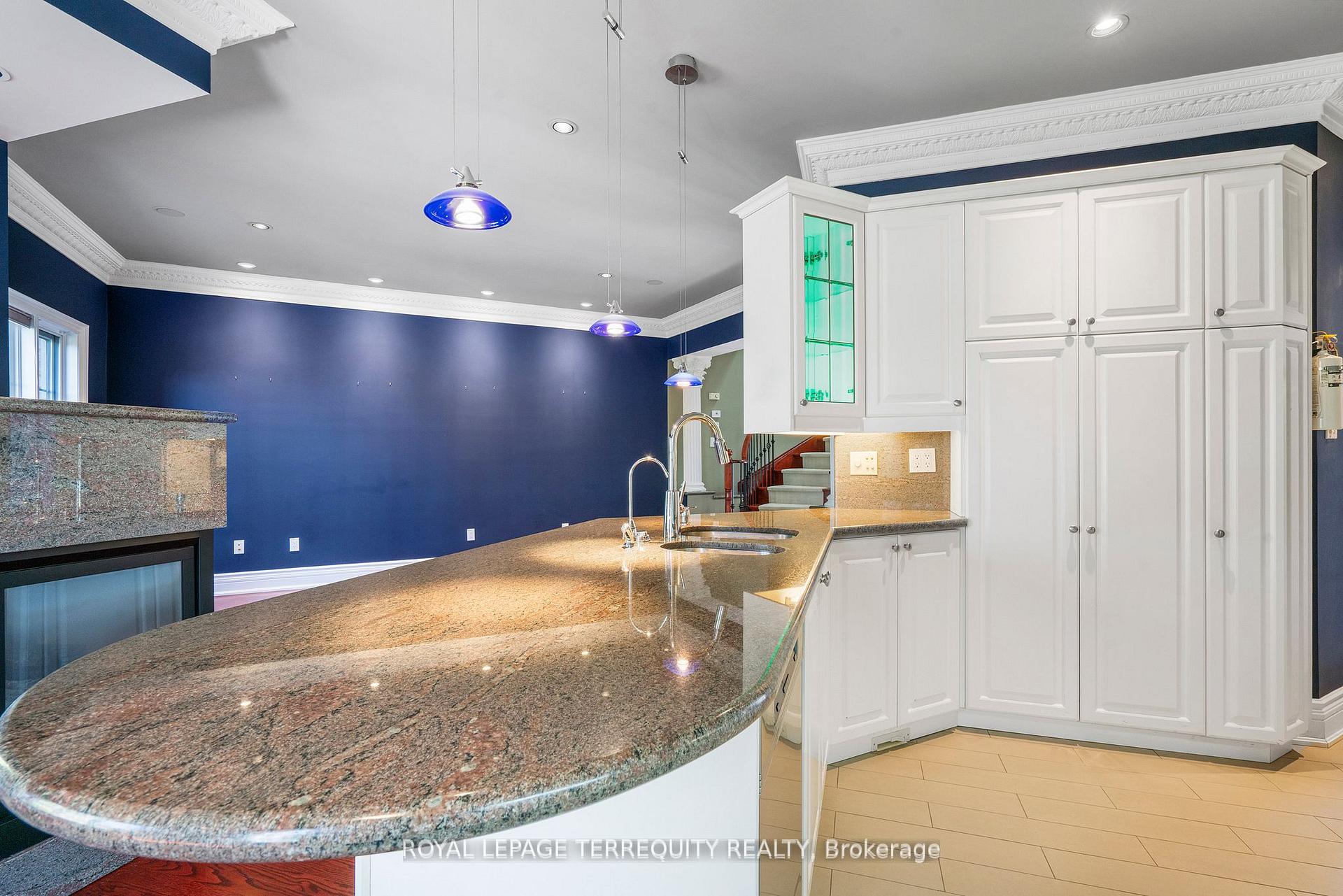 3 Bedrooms Condo at 197 La Rose, Toronto For sale