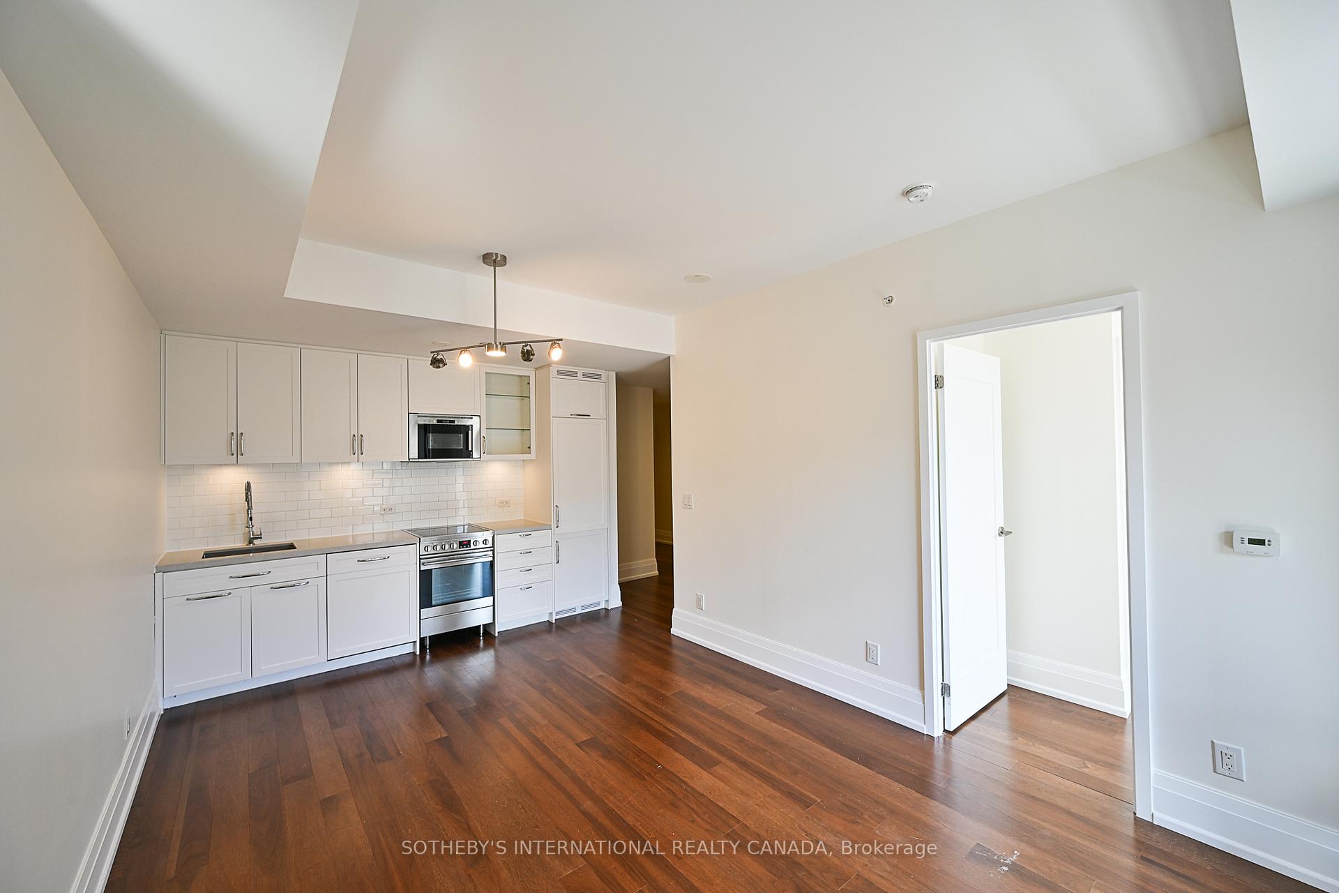 2 Bedrooms Condo at 25 Malcolm, Toronto For sale
