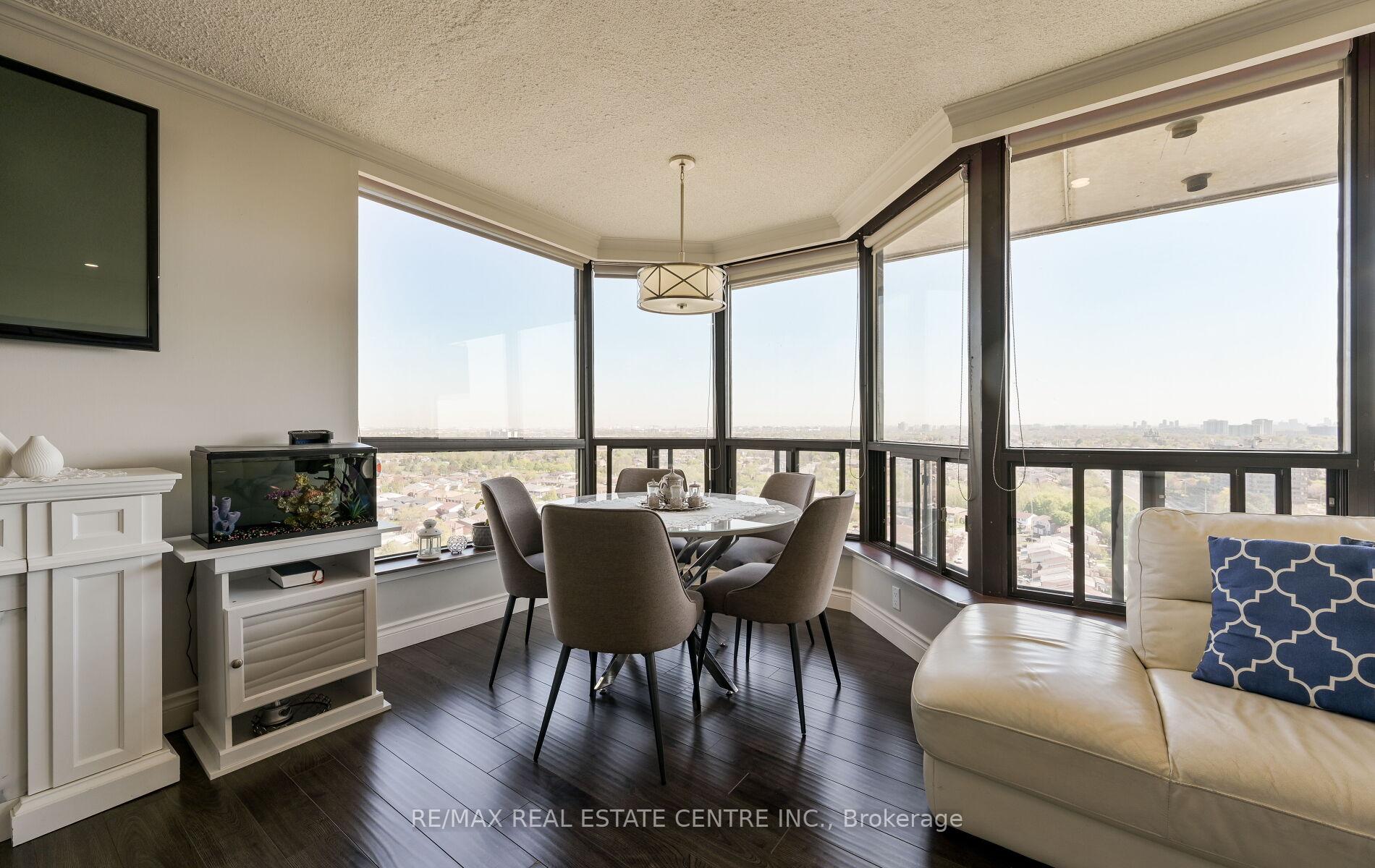 3 Bedrooms Condo at 200 Robert Speck, Mississauga For sale