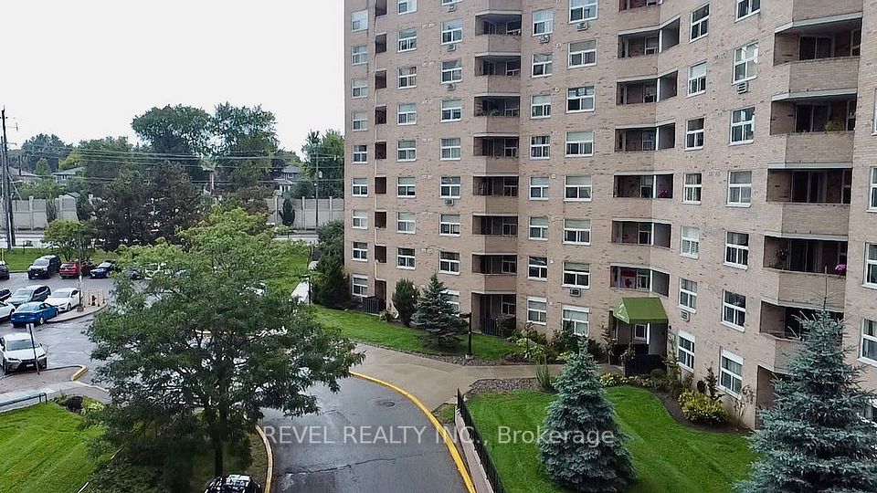 #306 - 260 Davis Drive, Newmarket, ON L3Y 7C3