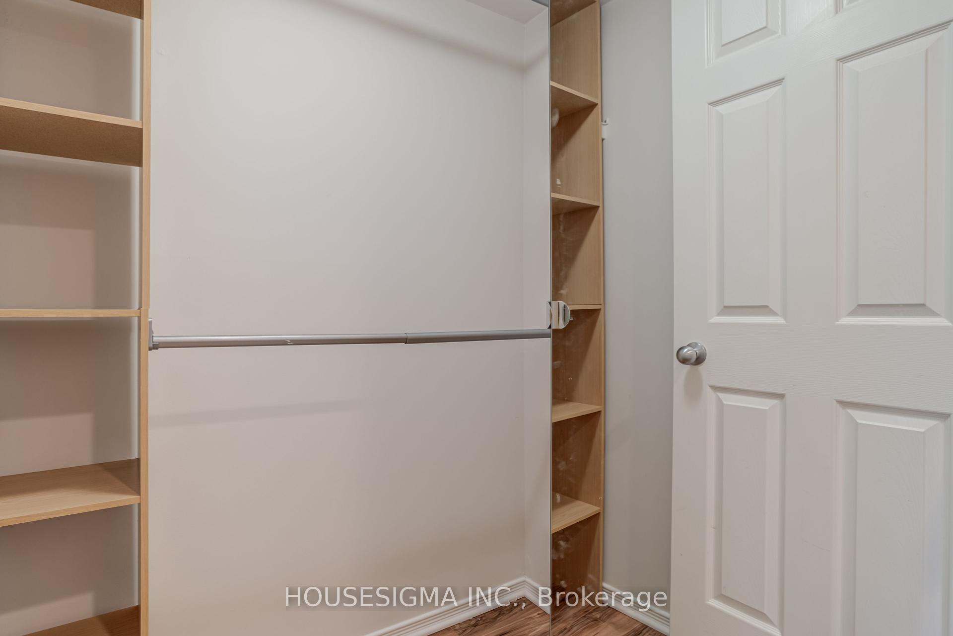 2 Bedrooms Condo at 28 Harrison Garden, Toronto For sale