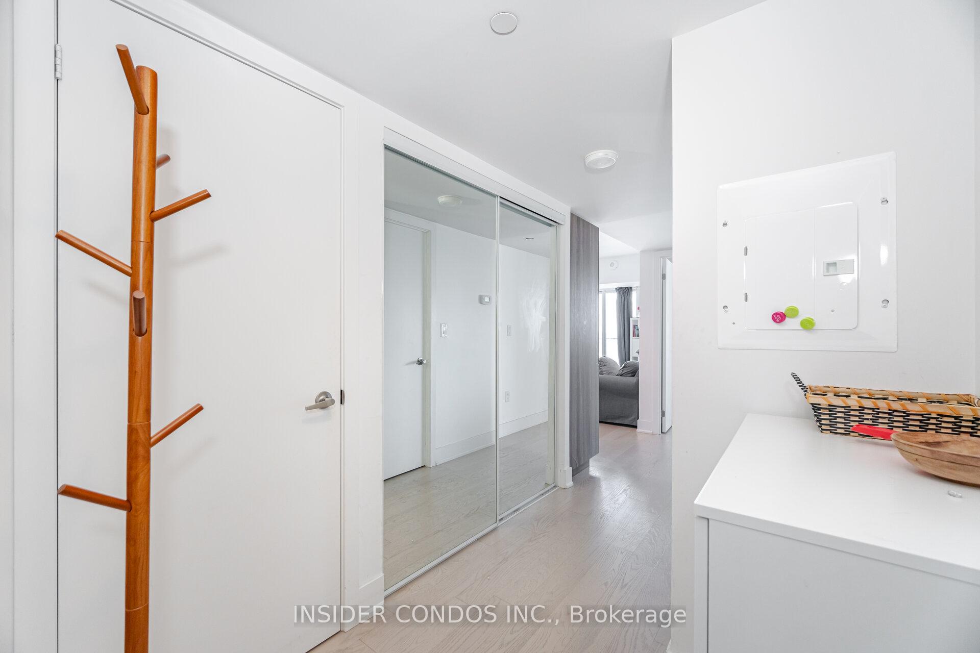 2 Bedrooms Condo at 955 Bay, Toronto For sale