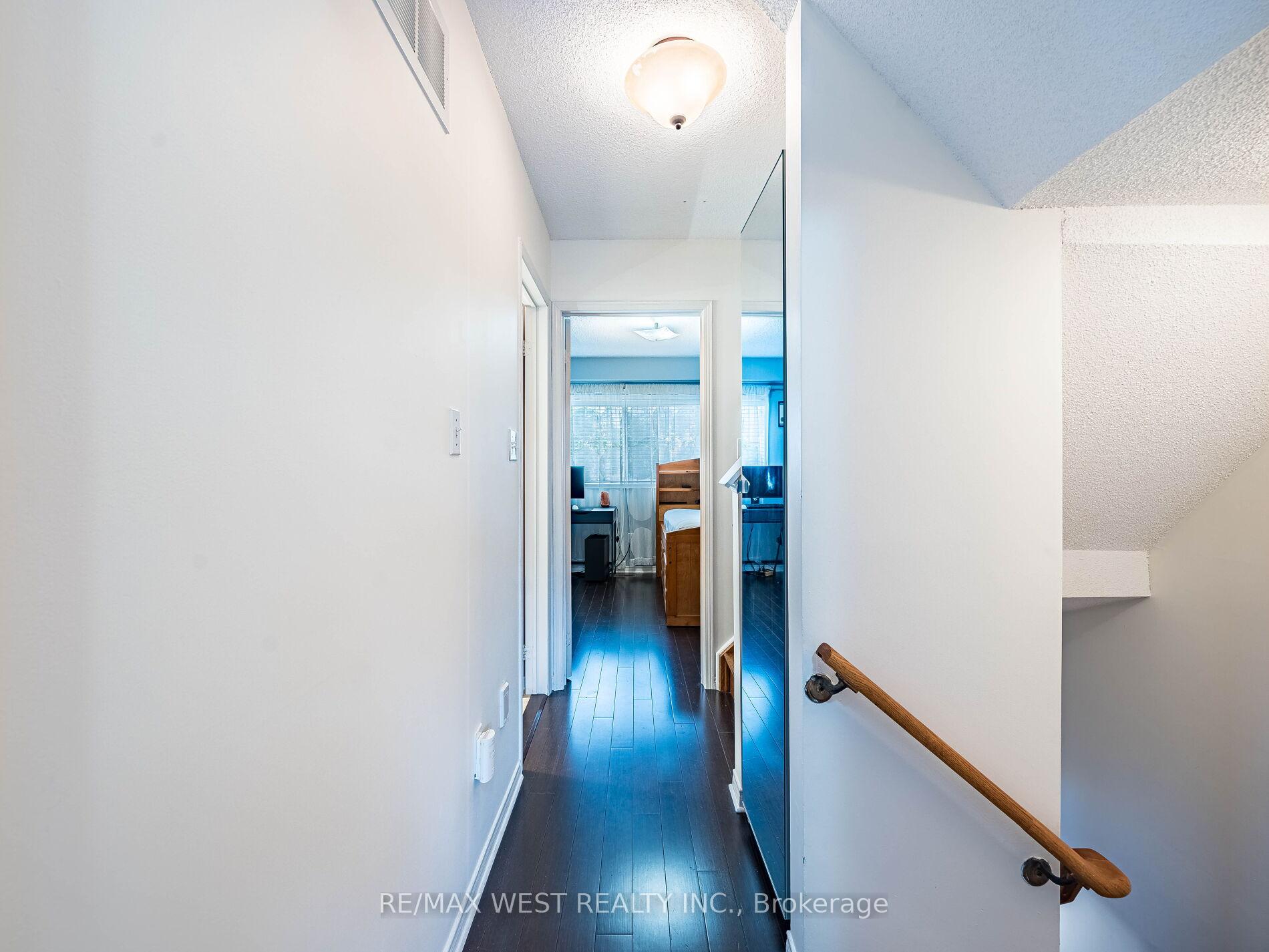 4 Bedrooms Condo at 1168 Arena, Mississauga For sale