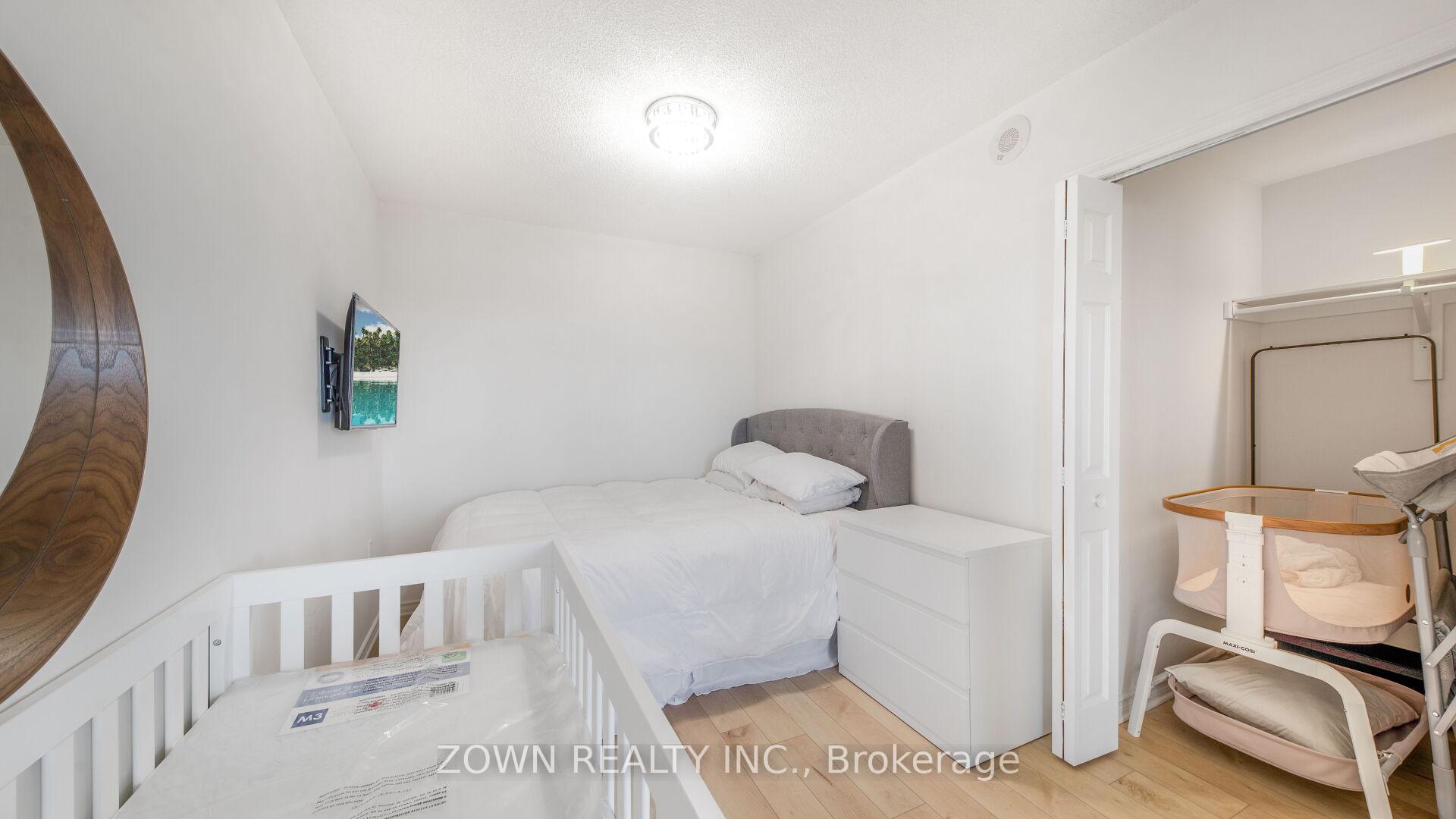 3 Bedrooms Condo at 15 Maplewood, Toronto For sale