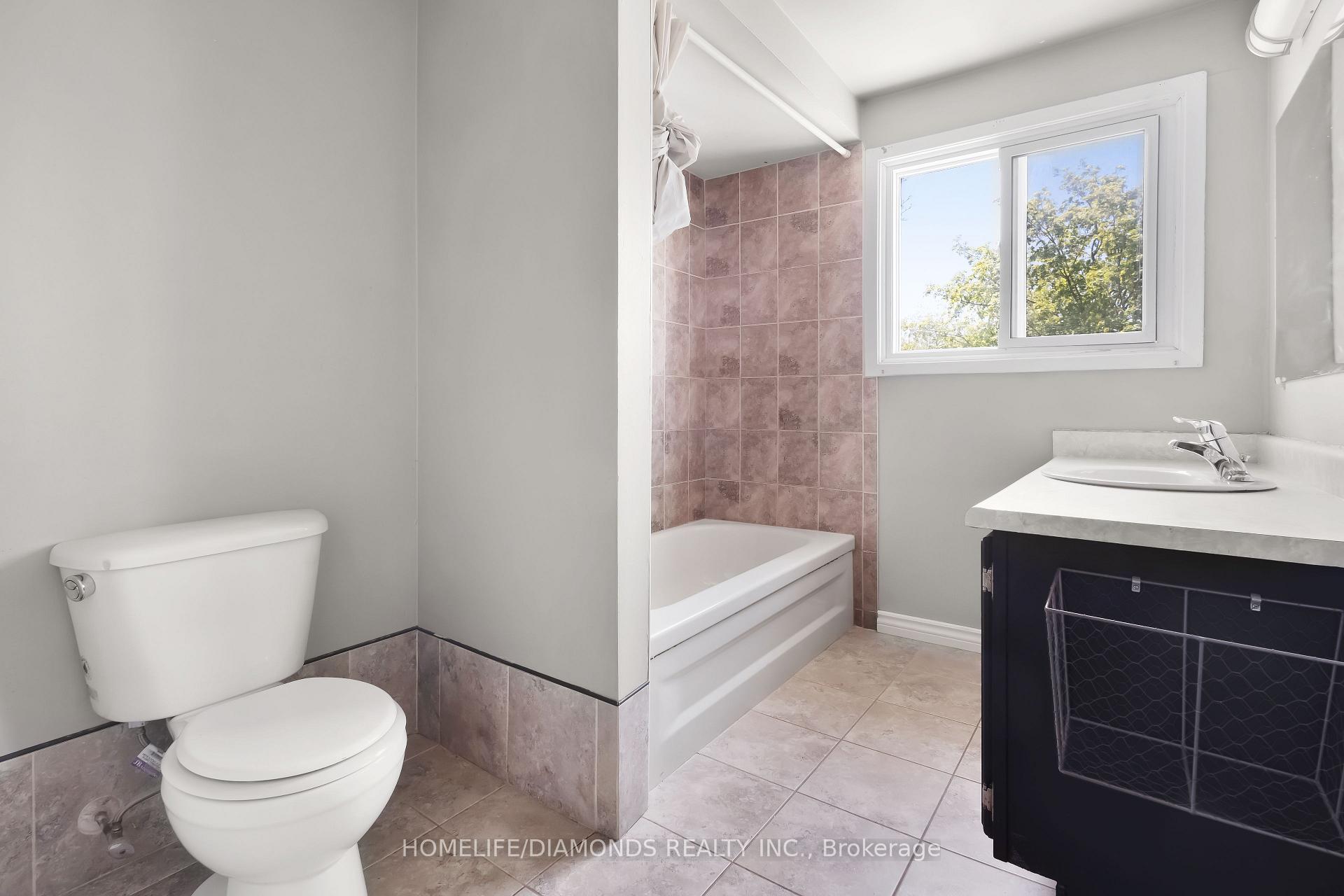 3 Bedrooms Condo at 262 KENORA, Hamilton For sale