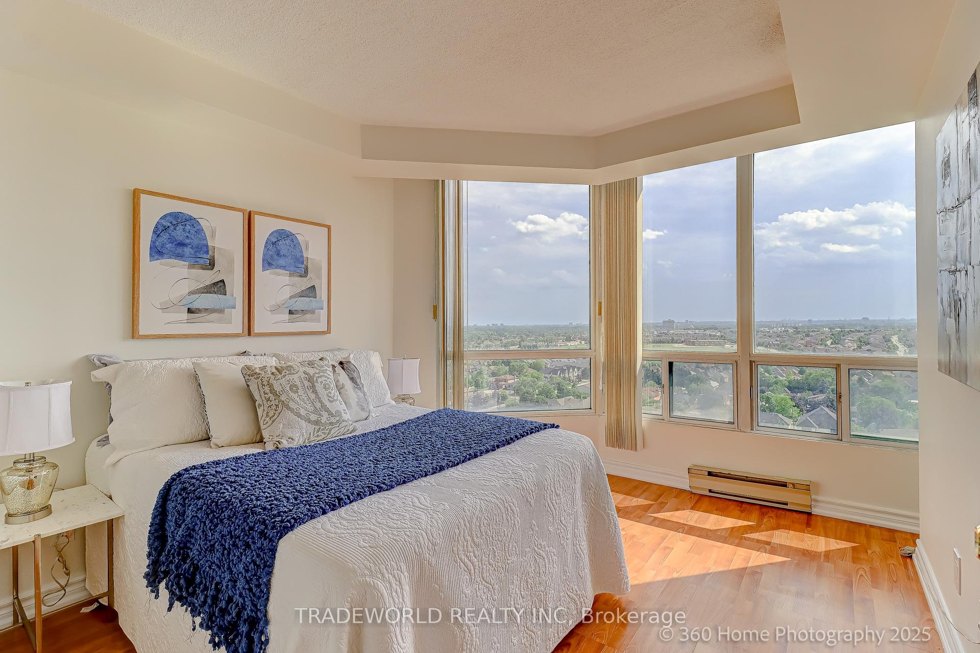 3 Bedrooms Condo at 155 Hillcrest, Mississauga For sale