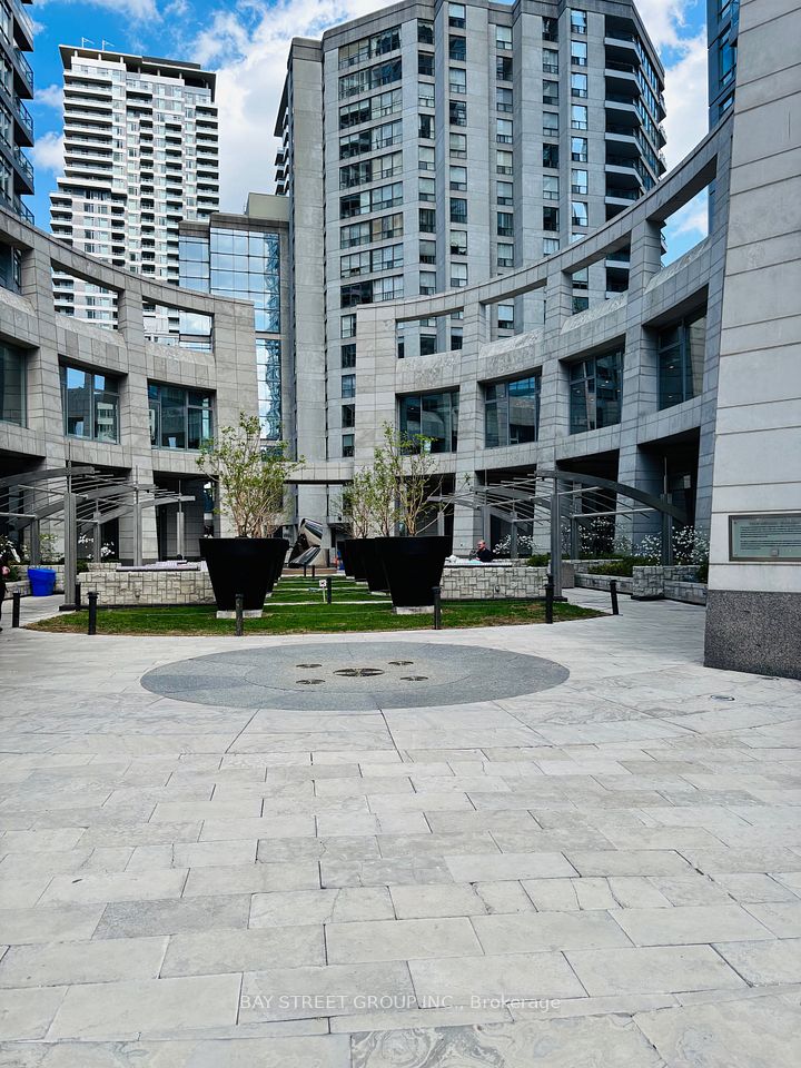 2181 Yonge