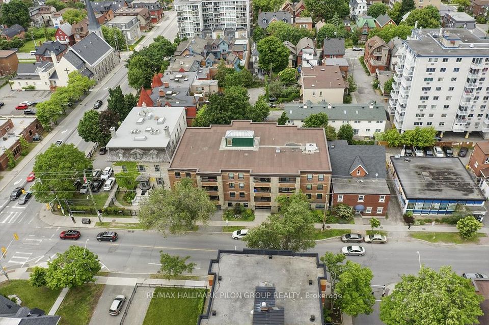 201 Laurier